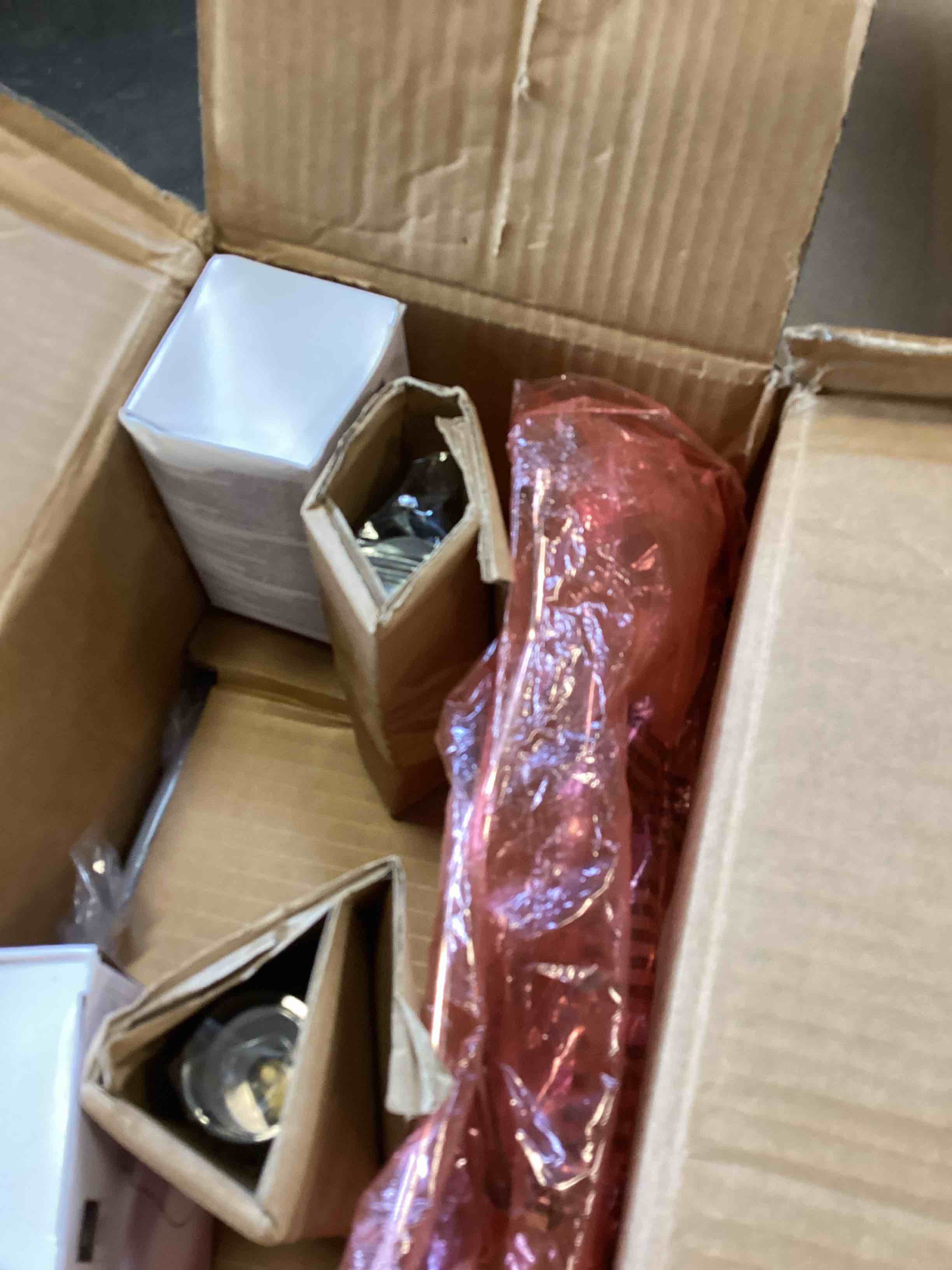 https://s3.amazonaws.com/lotting-images-prod/bidfta/RED6750526_1721243872836.jpeg