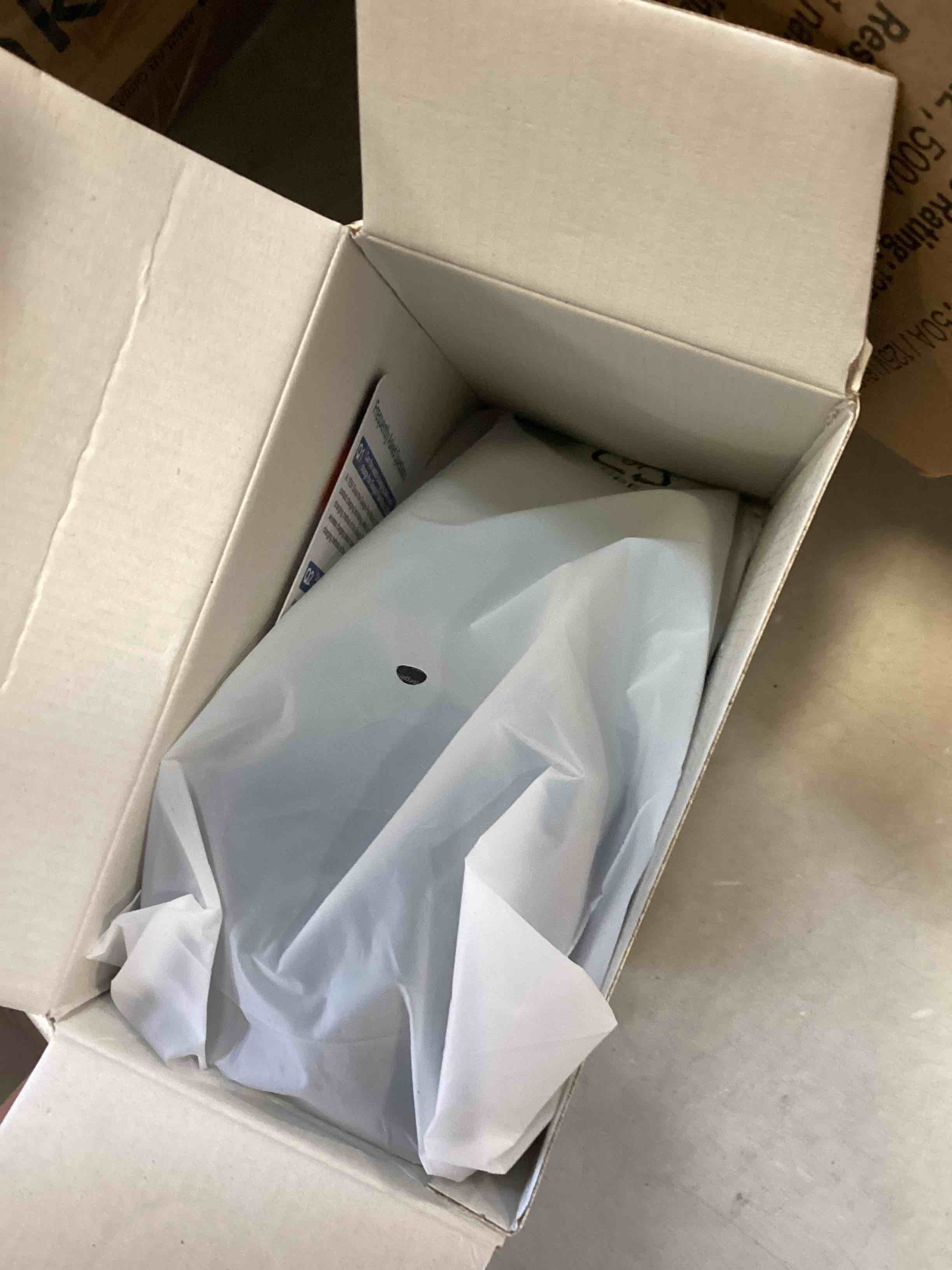 https://s3.amazonaws.com/lotting-images-prod/bidfta/RED6750587_1721306297844.jpeg