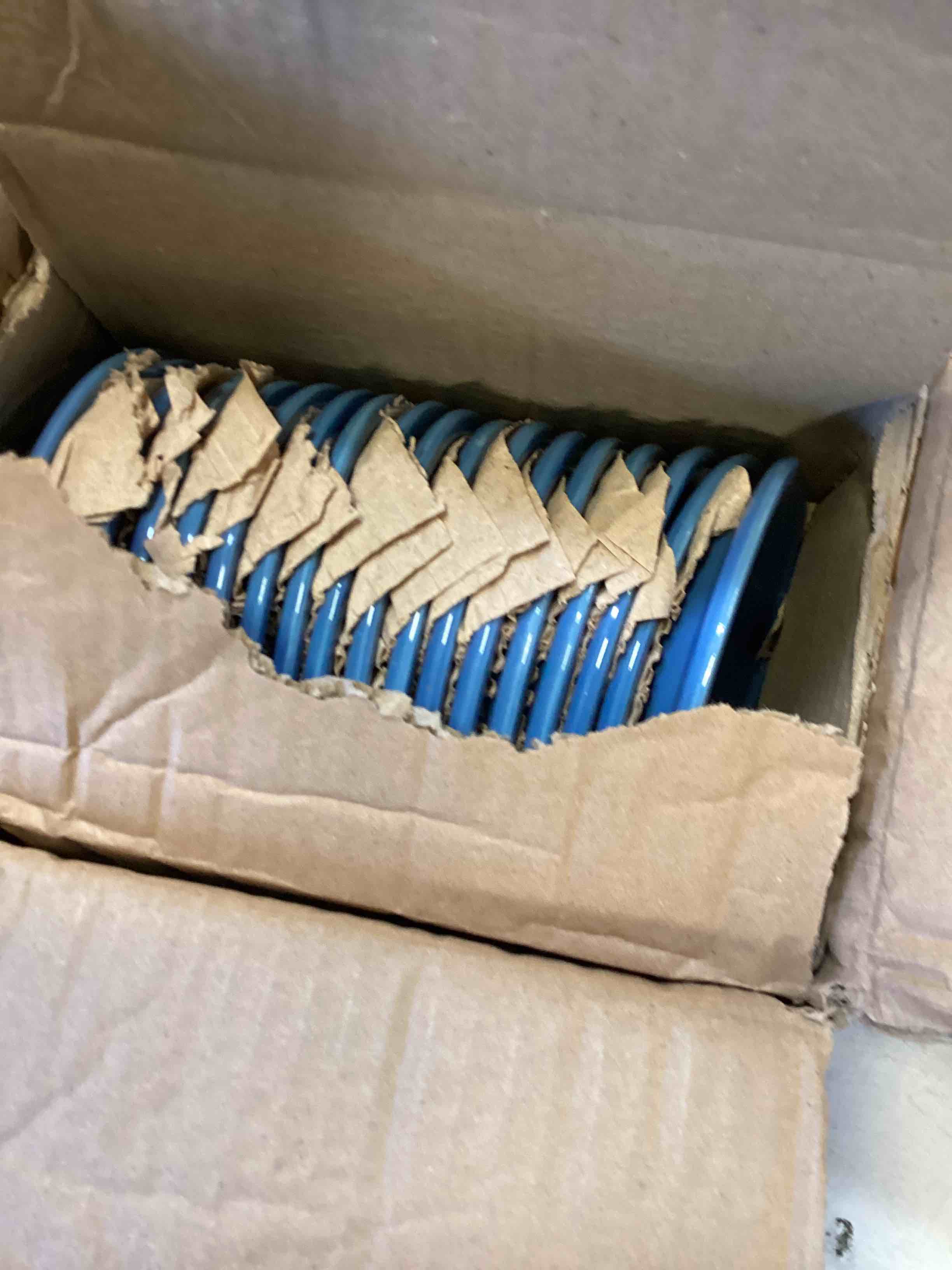 https://s3.amazonaws.com/lotting-images-prod/bidfta/RED6750897_1721394861829.jpeg