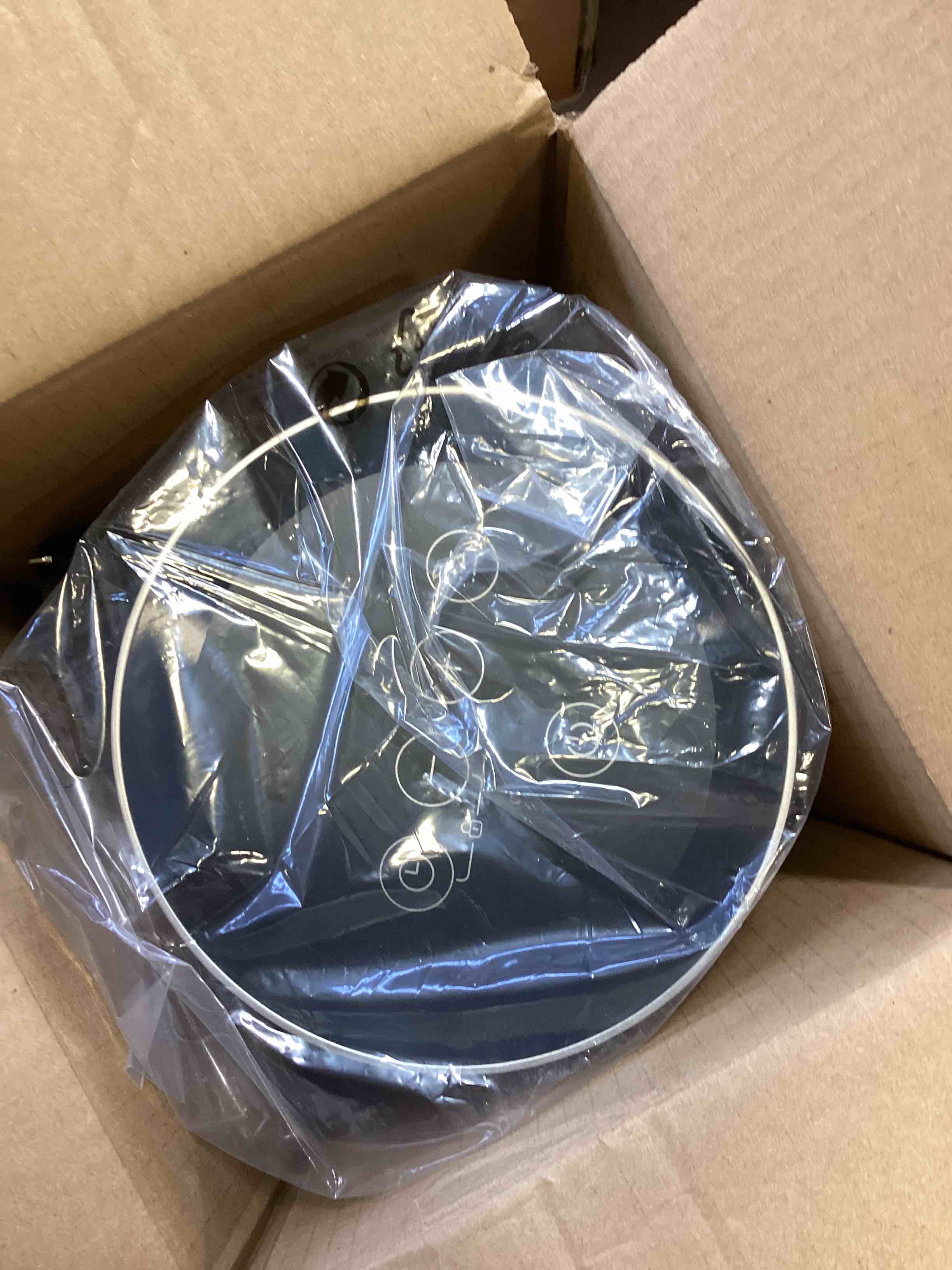 https://s3.amazonaws.com/lotting-images-prod/bidfta/RED6750994_1721407078200.jpeg