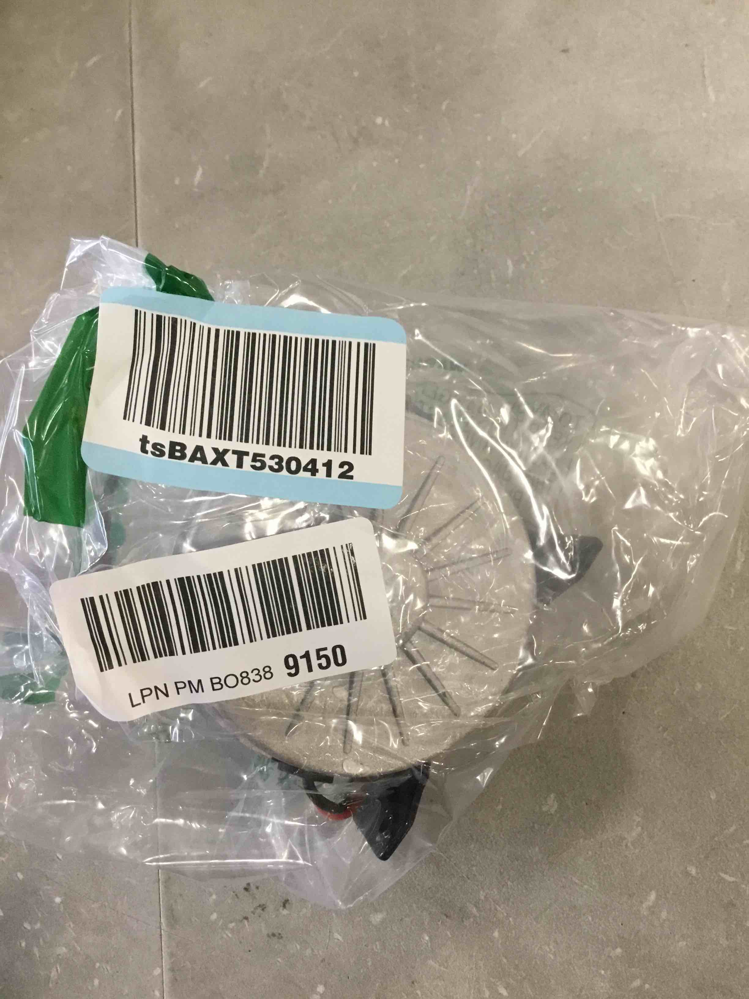 https://s3.amazonaws.com/lotting-images-prod/bidfta/RED6753352_1724073191159.jpeg
