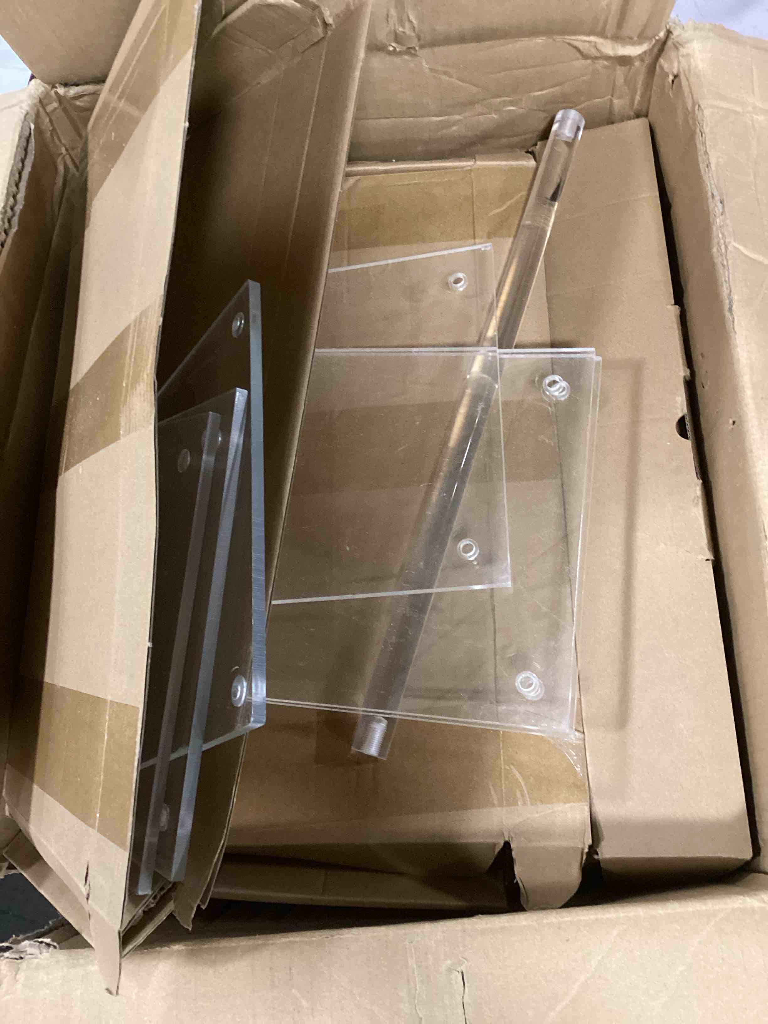 https://s3.amazonaws.com/lotting-images-prod/bidfta/RED6756632_1722685492021.jpeg