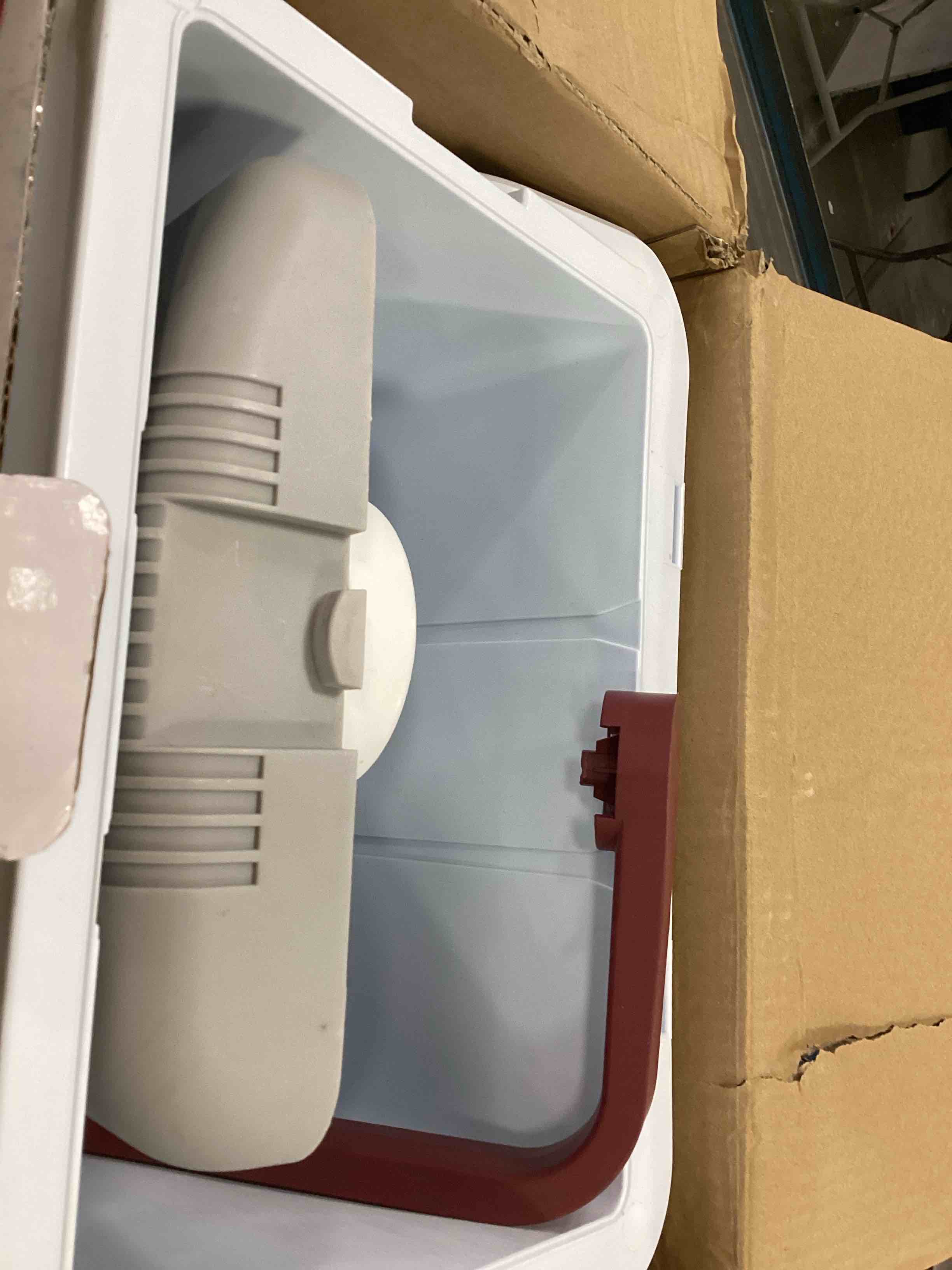 https://s3.amazonaws.com/lotting-images-prod/bidfta/RED6757333_1723156656509.jpeg