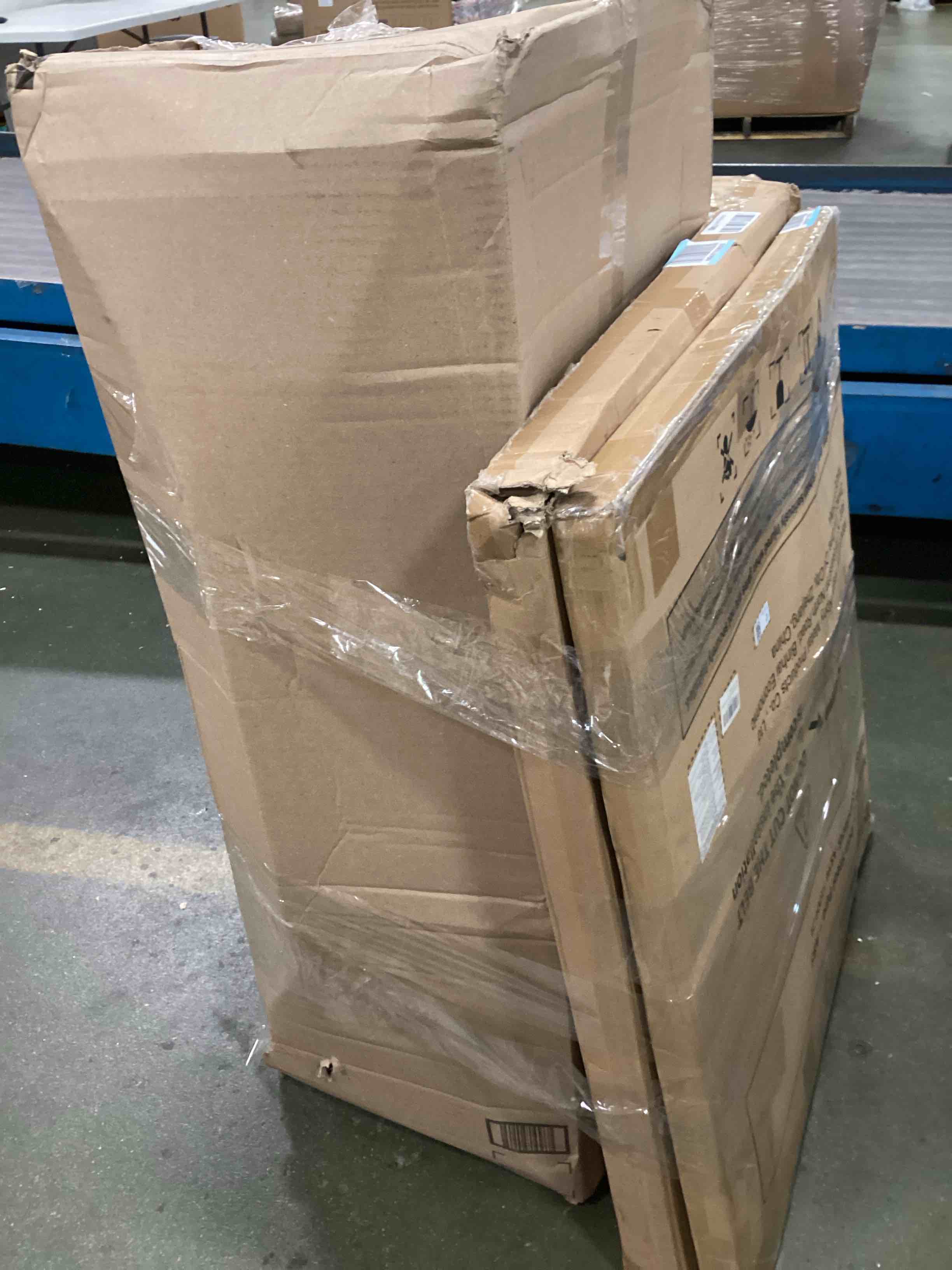 https://s3.amazonaws.com/lotting-images-prod/bidfta/RED6757379_1723165063638.jpeg