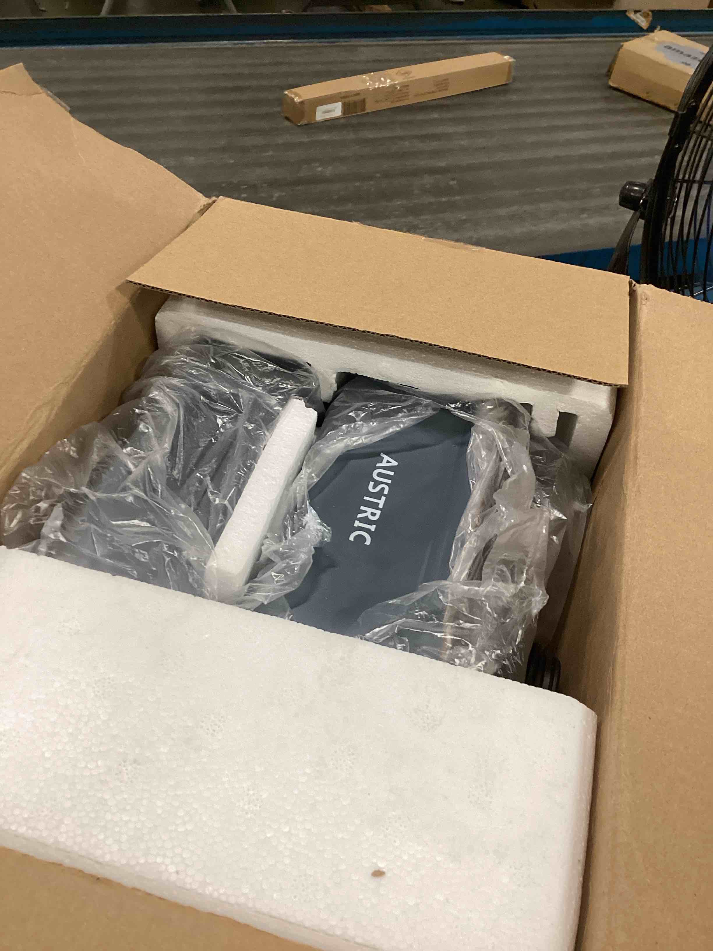 https://s3.amazonaws.com/lotting-images-prod/bidfta/RED6757424_1723175255658.jpeg
