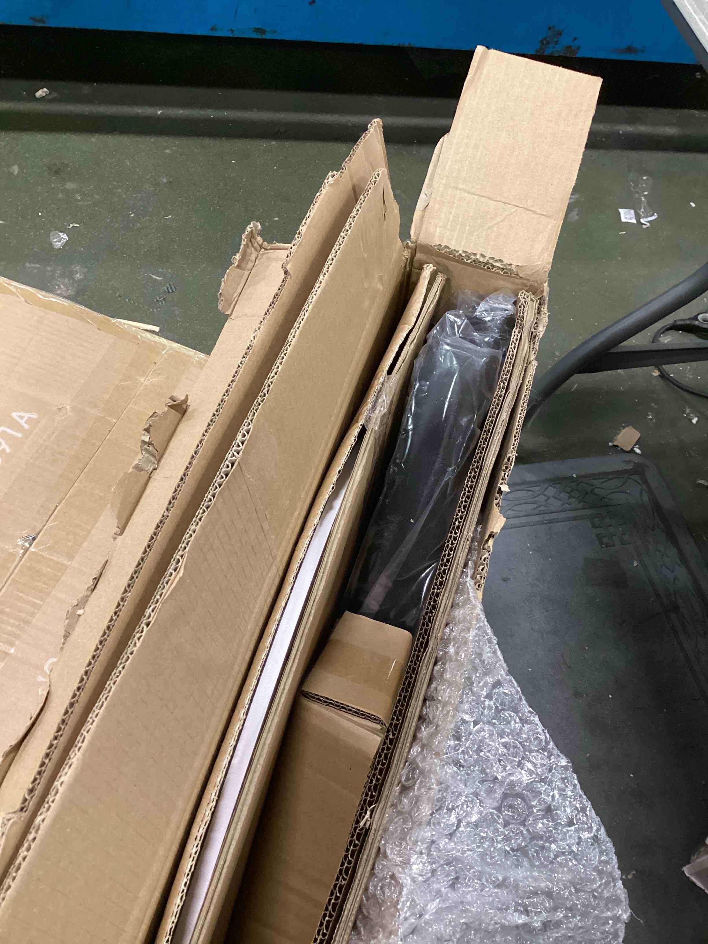 https://s3.amazonaws.com/lotting-images-prod/bidfta/RED6757609_1723260962851.jpeg