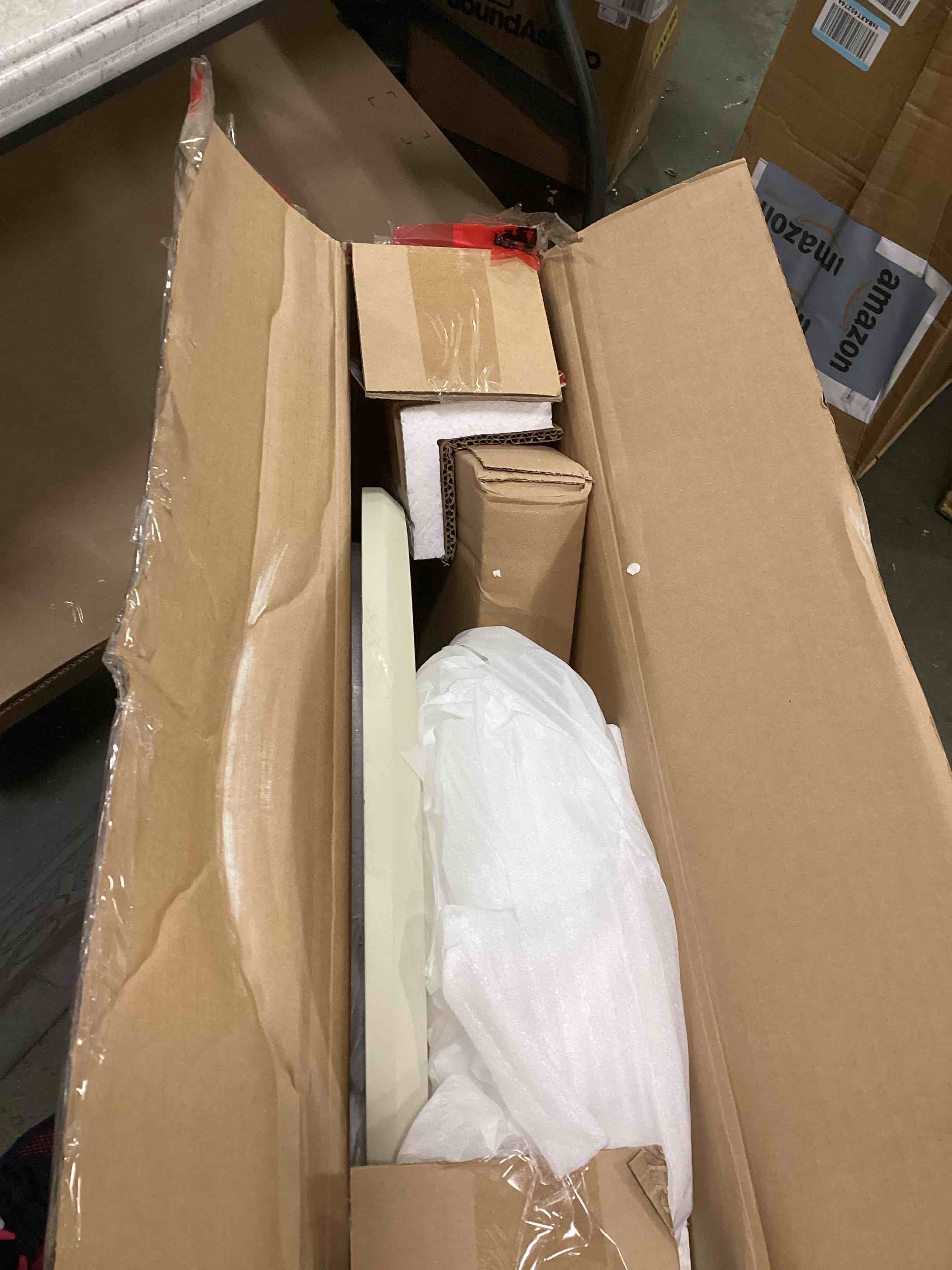 https://s3.amazonaws.com/lotting-images-prod/bidfta/RED6757647_1723265250616.jpeg