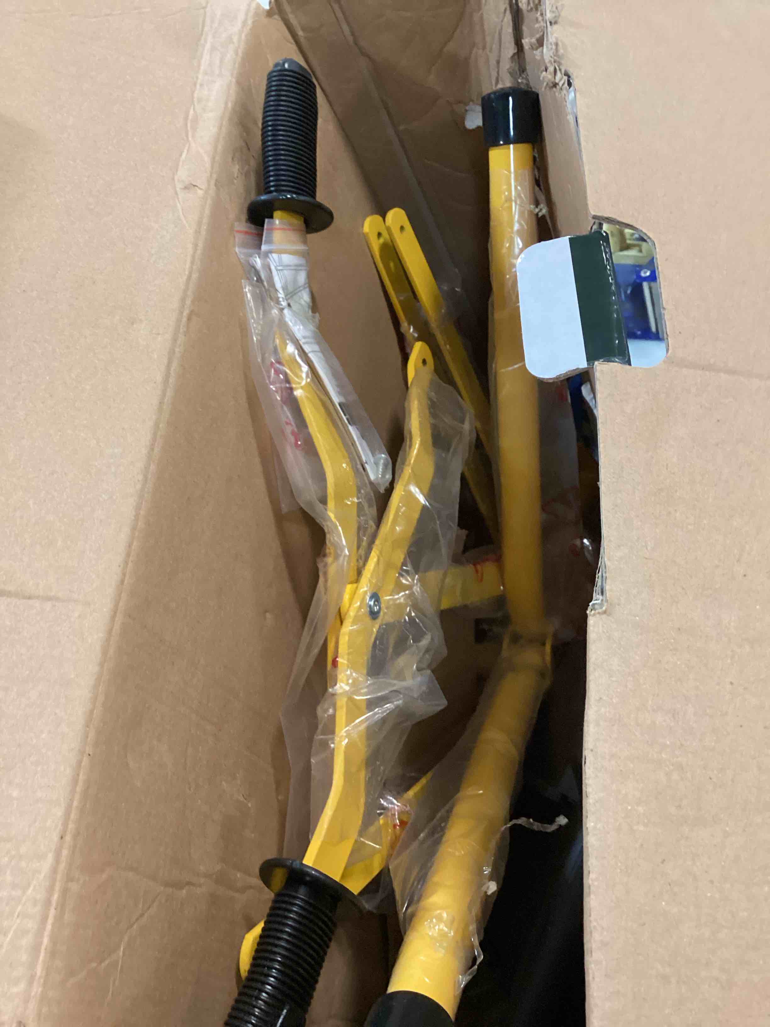 https://s3.amazonaws.com/lotting-images-prod/bidfta/RED6759157_1722472589755.jpeg