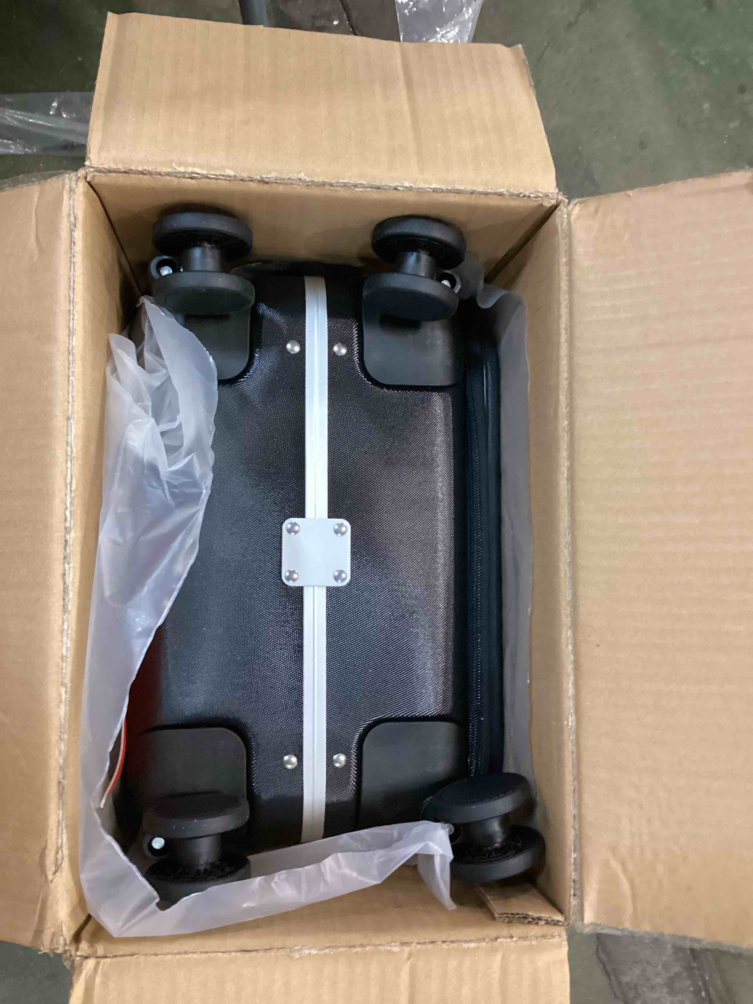 https://s3.amazonaws.com/lotting-images-prod/bidfta/RED6759196_1722466229638.jpeg