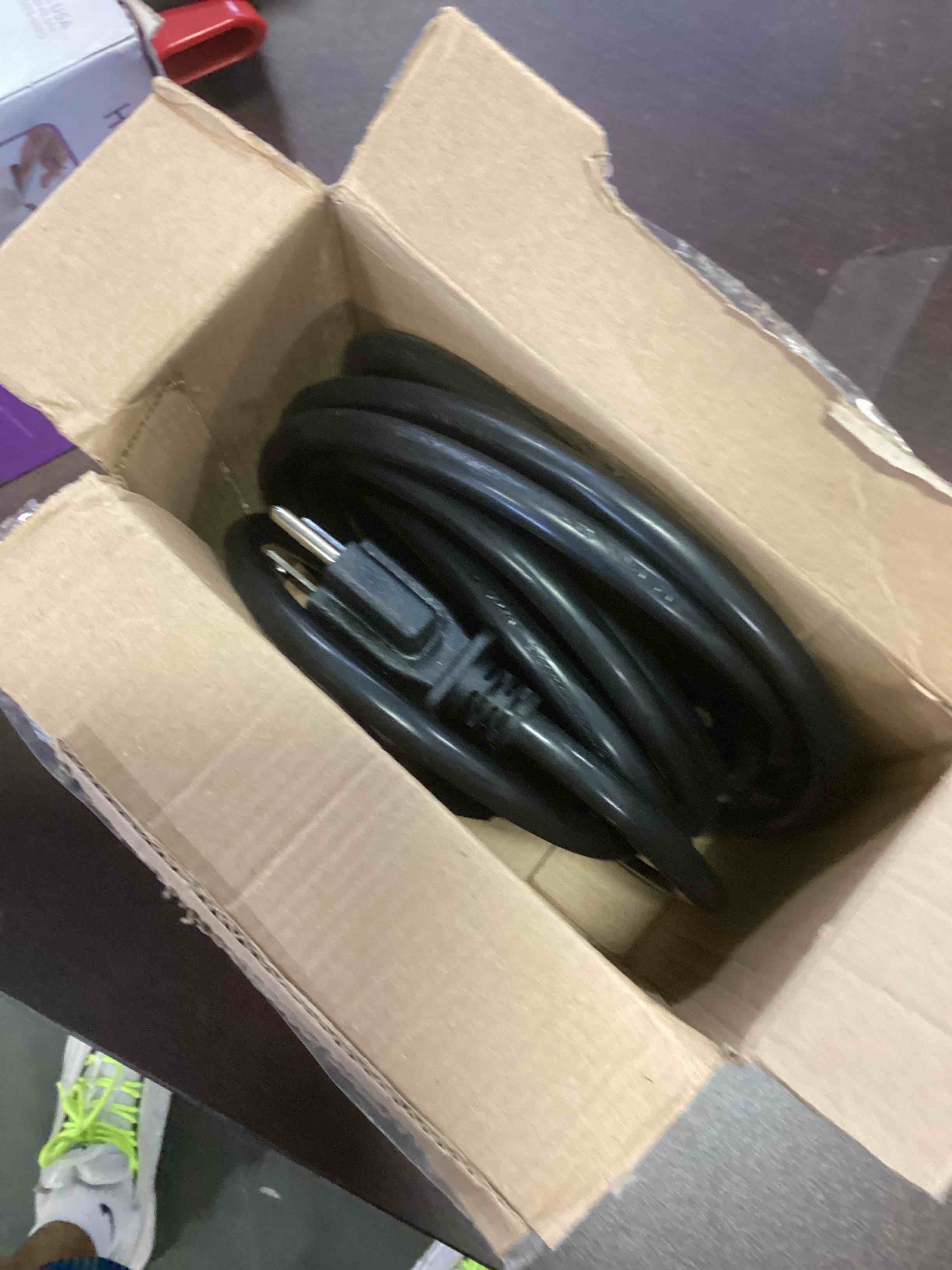 https://s3.amazonaws.com/lotting-images-prod/bidfta/RED6761002_1722604822395.jpeg