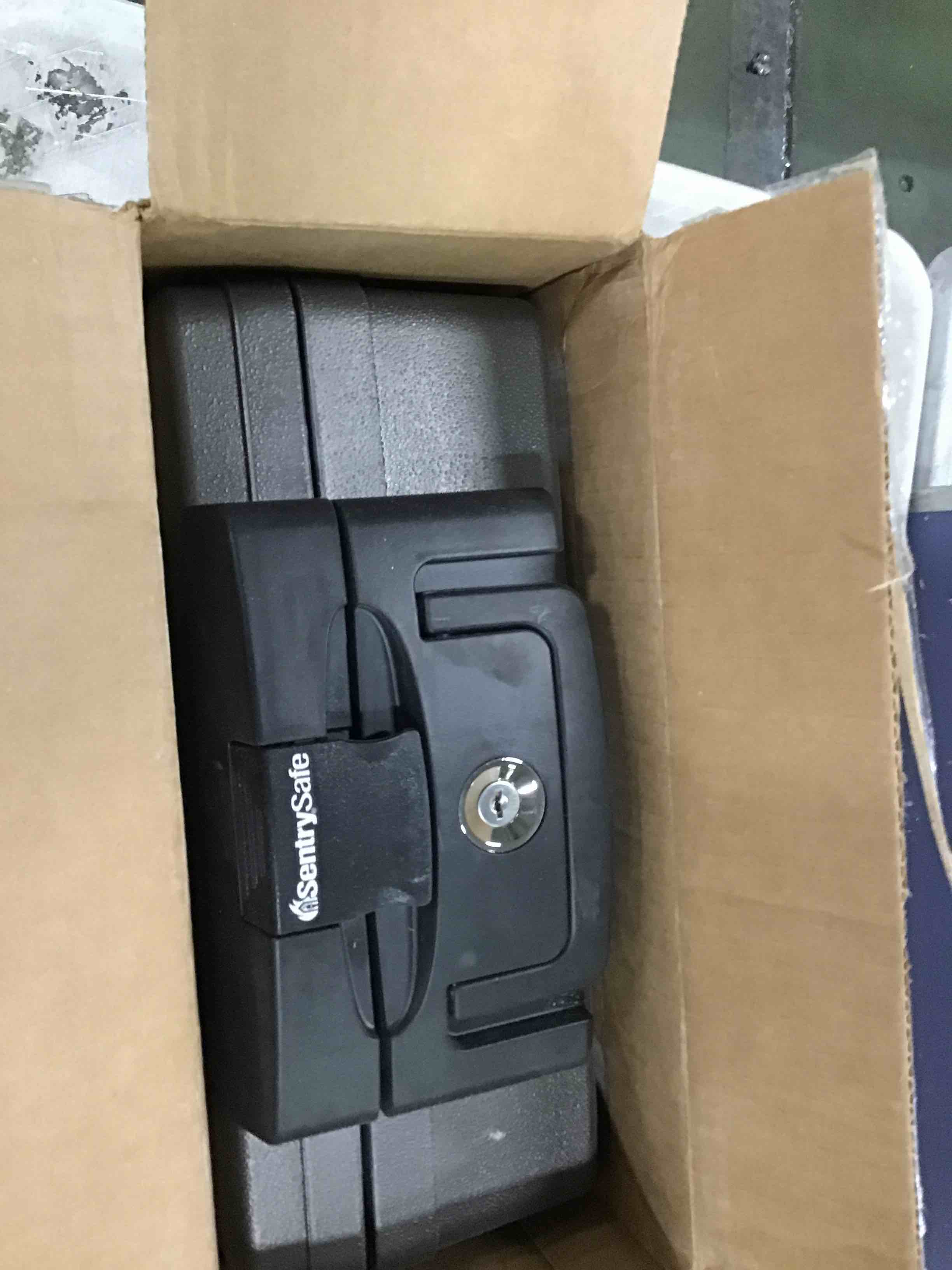 https://s3.amazonaws.com/lotting-images-prod/bidfta/RED6763644_1722387341534.jpeg