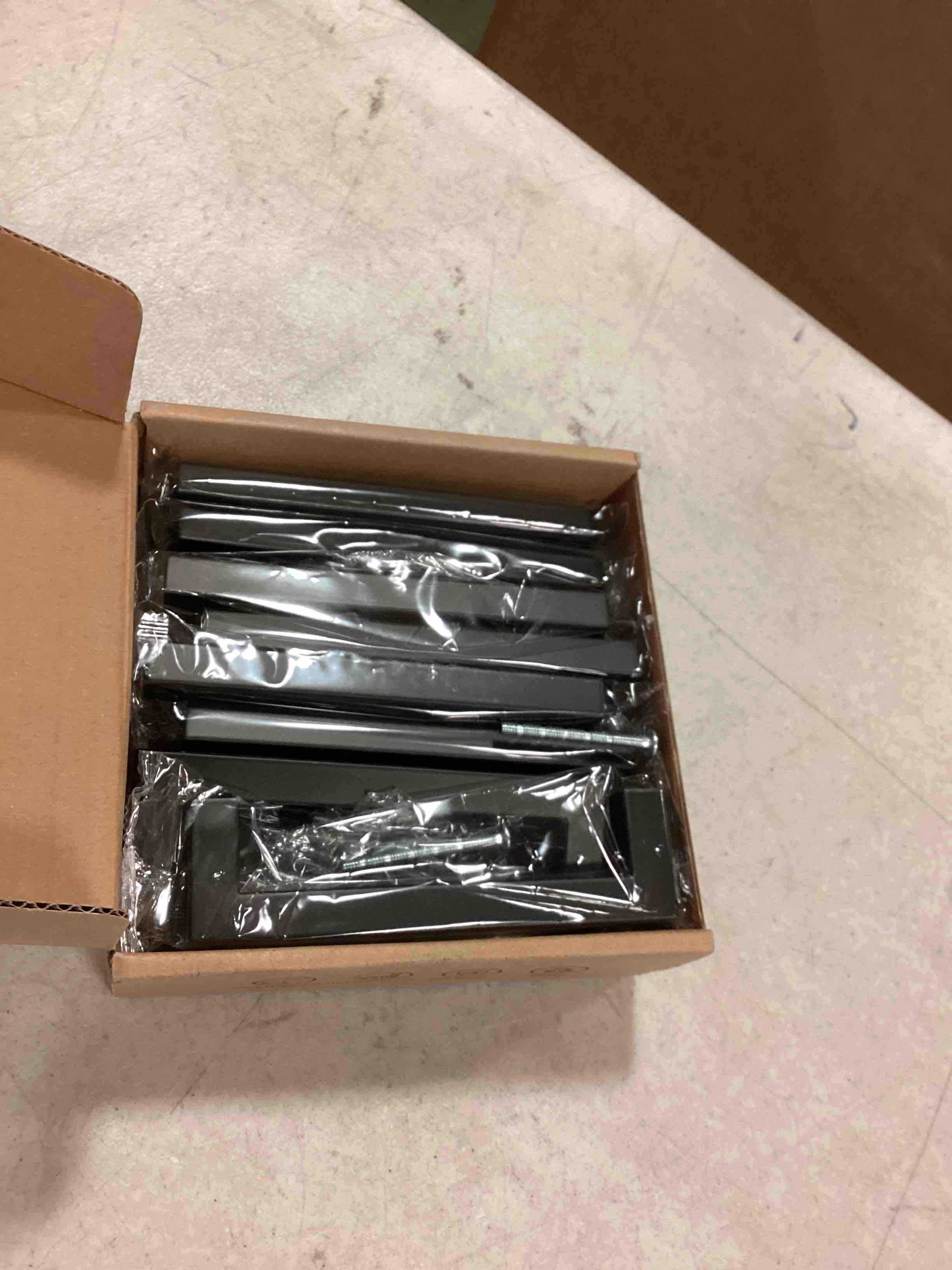 https://s3.amazonaws.com/lotting-images-prod/bidfta/RED6763739_1722485378198.jpeg