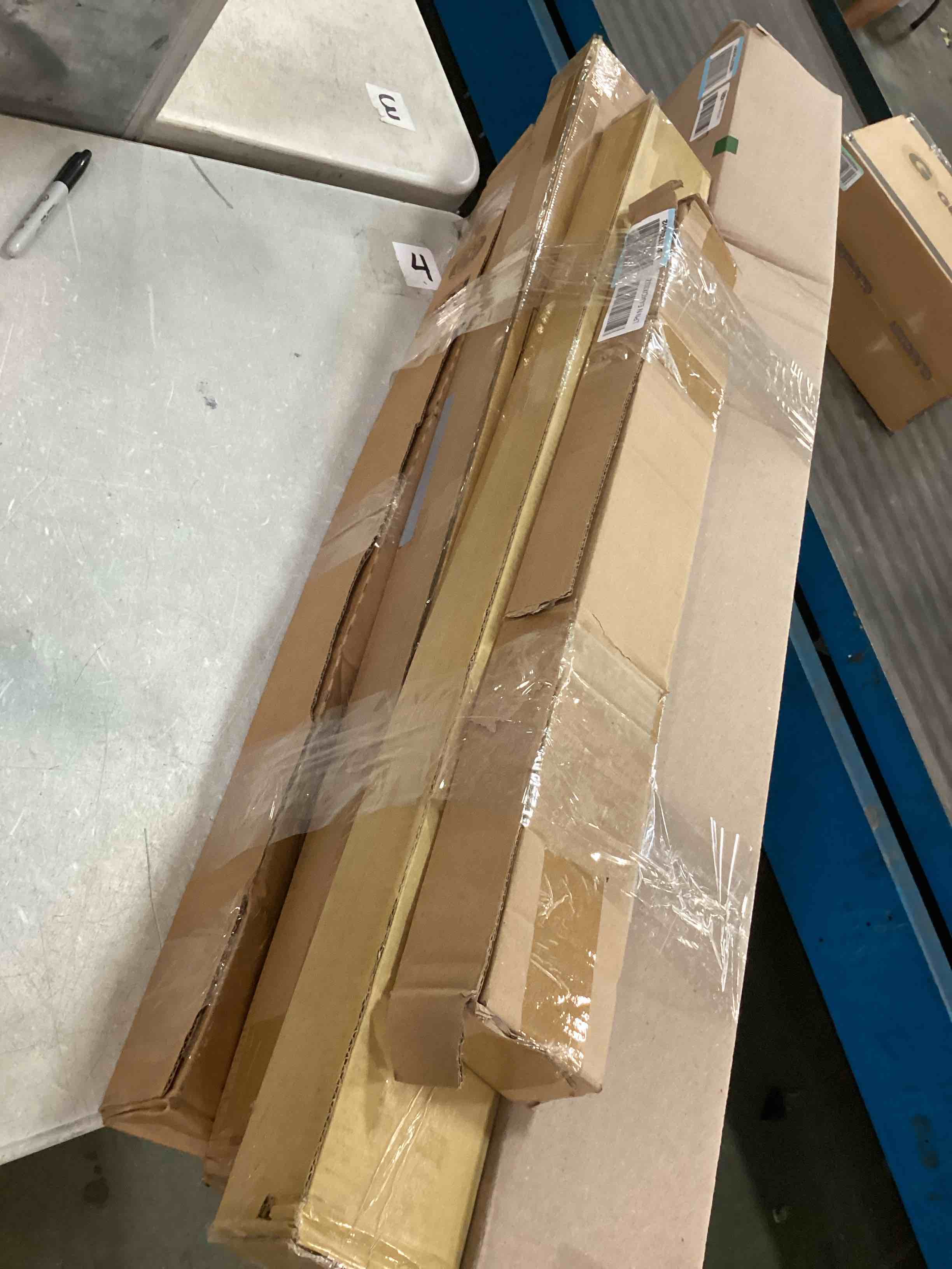 https://s3.amazonaws.com/lotting-images-prod/bidfta/RED6764170_1722628474448.jpeg