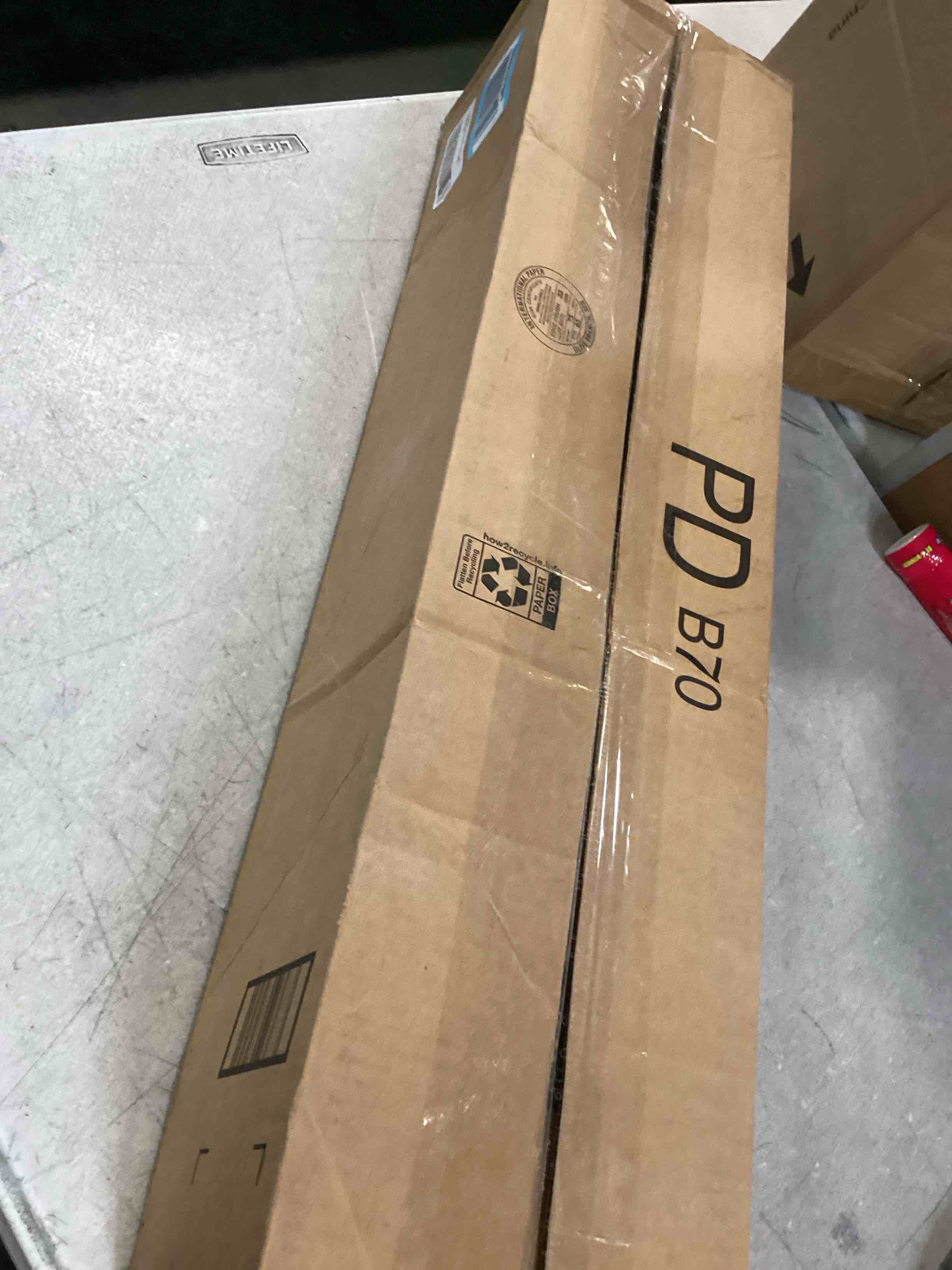 https://s3.amazonaws.com/lotting-images-prod/bidfta/RED6764280_1722865525585.jpeg