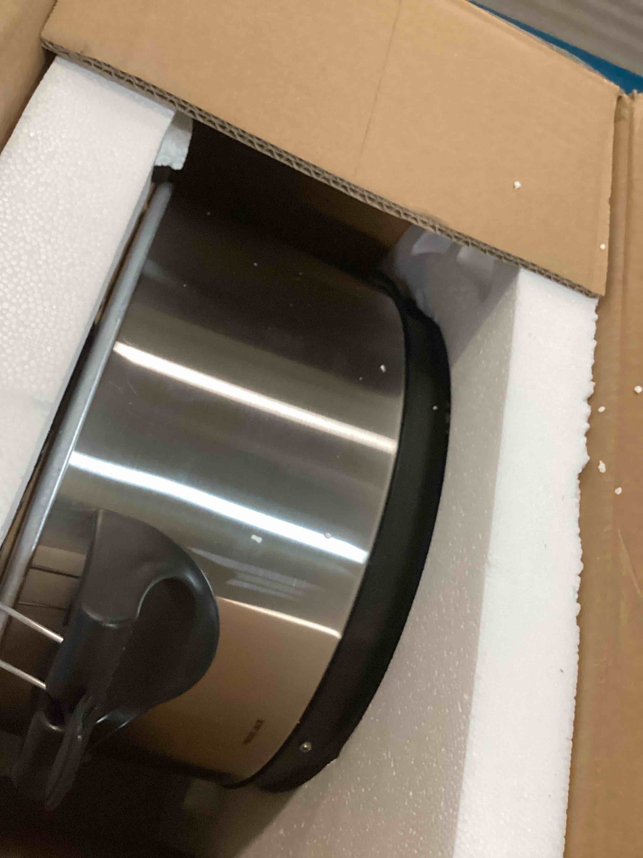 https://s3.amazonaws.com/lotting-images-prod/bidfta/RED6764686_1723040925816.jpeg