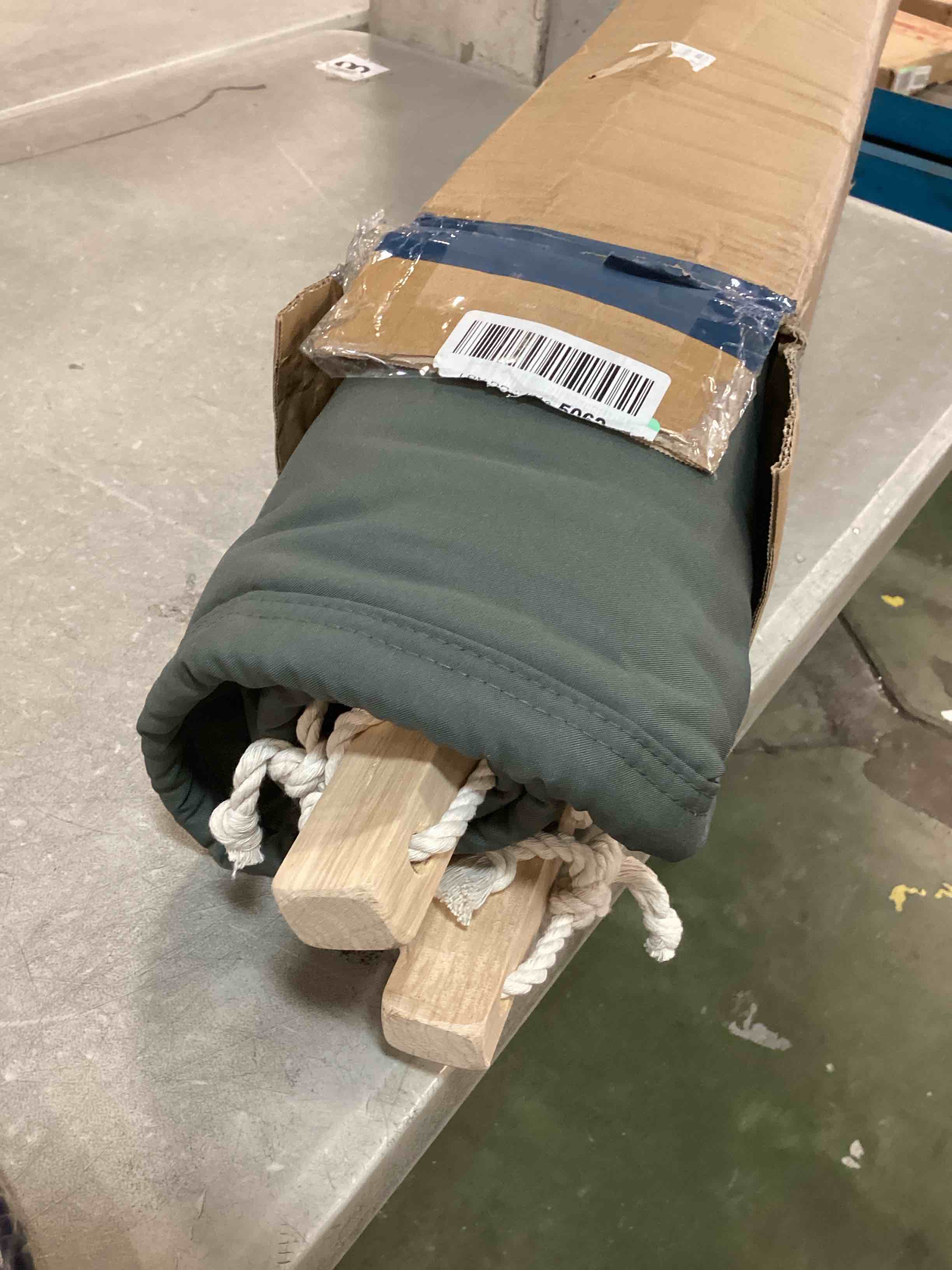 https://s3.amazonaws.com/lotting-images-prod/bidfta/RED6764809_1723122730885.jpeg
