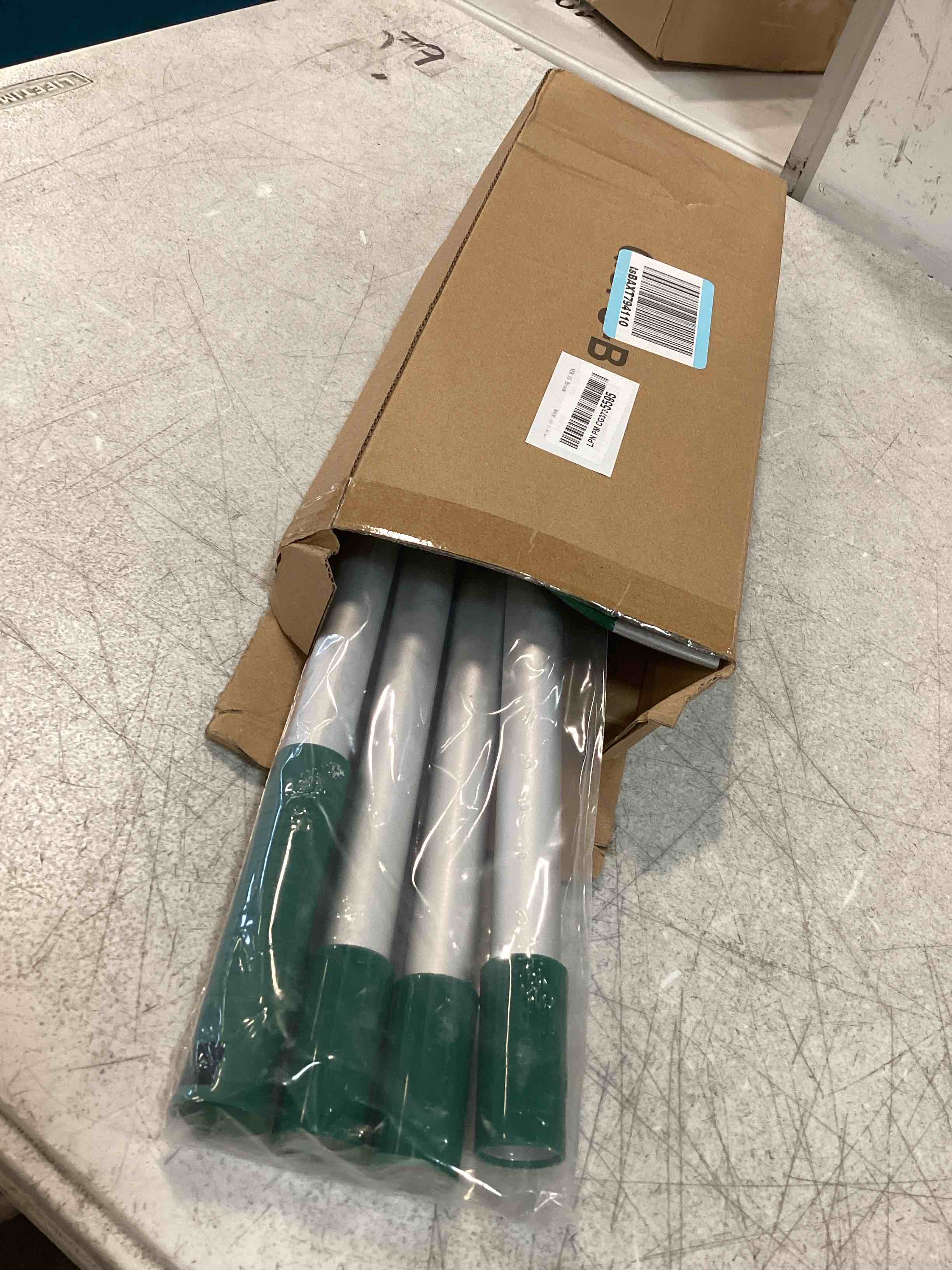 https://s3.amazonaws.com/lotting-images-prod/bidfta/RED6765057_1723210337429.jpeg