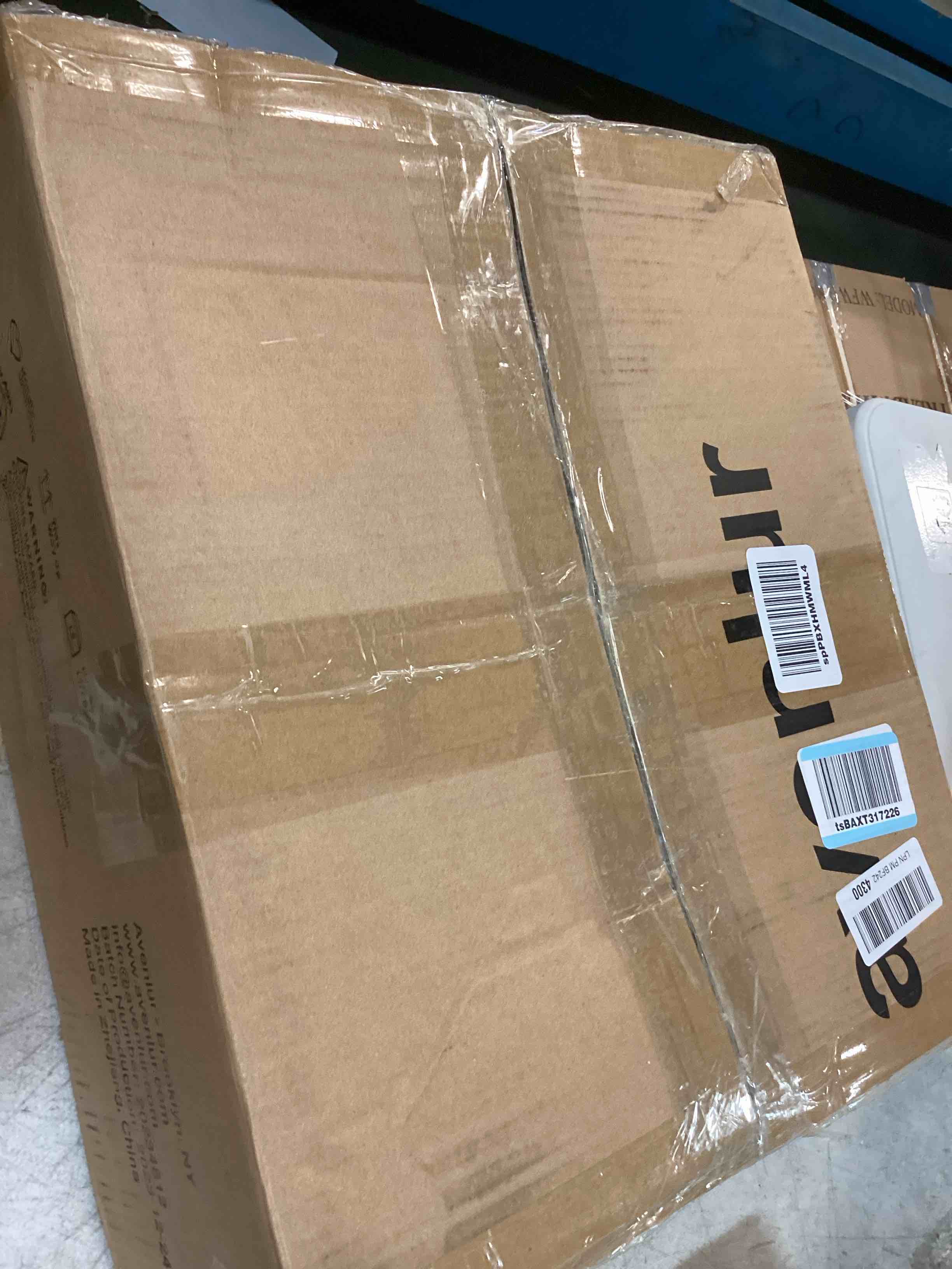 https://s3.amazonaws.com/lotting-images-prod/bidfta/RED6765167_1723225350449.jpeg