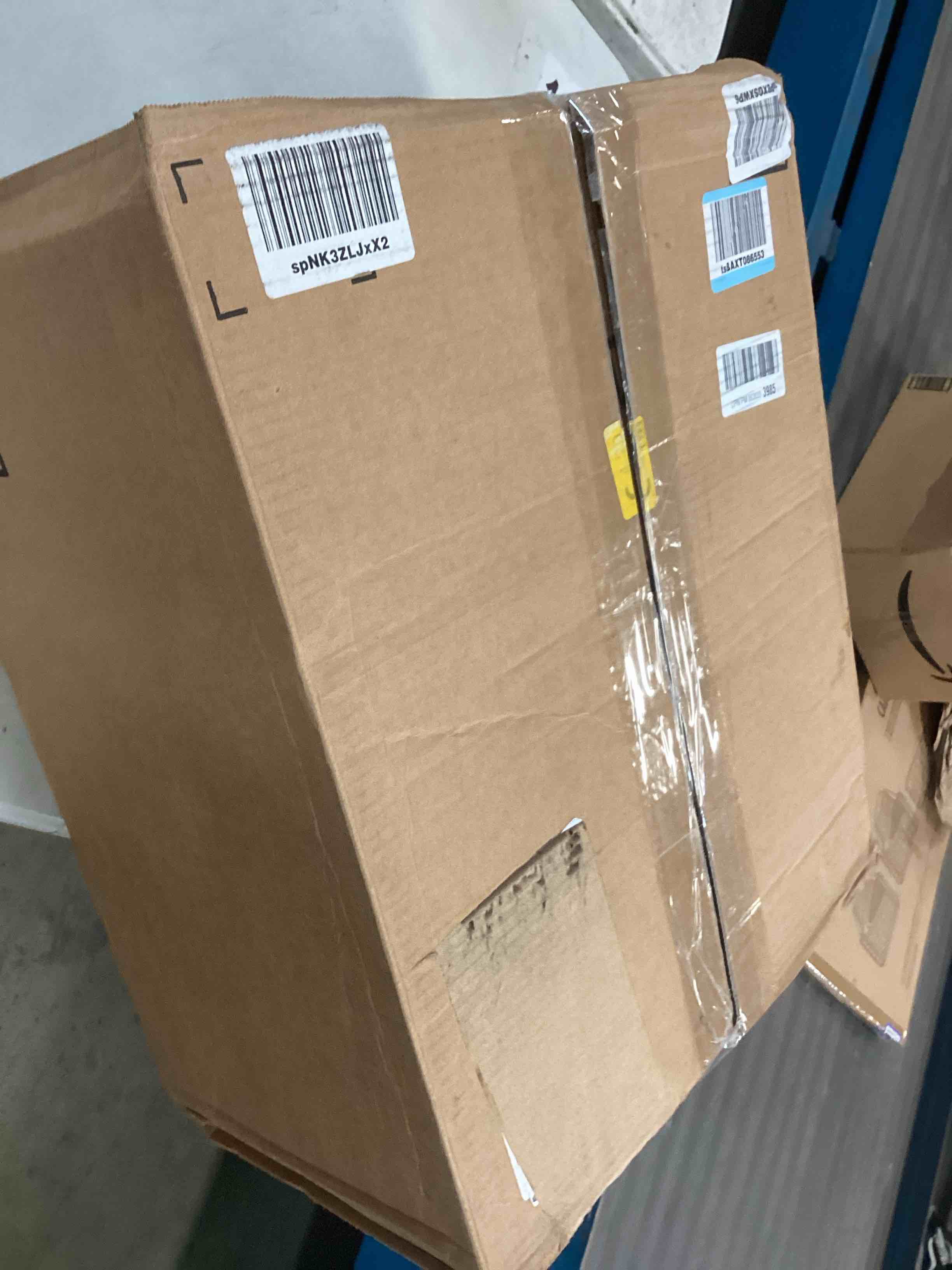 https://s3.amazonaws.com/lotting-images-prod/bidfta/RED6765430_1723486409176.jpeg