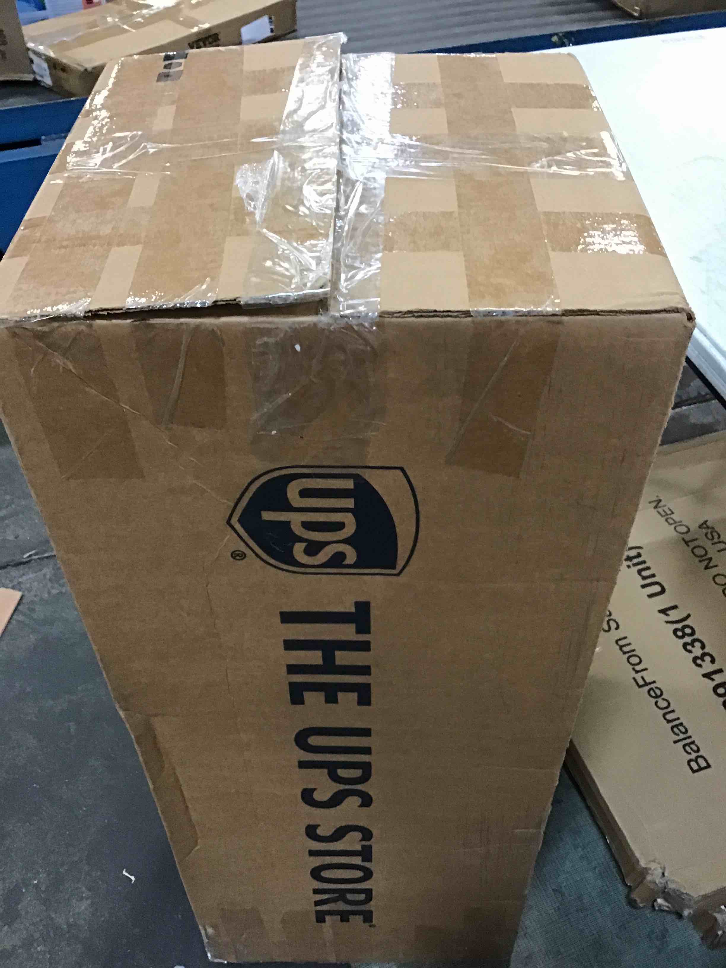 https://s3.amazonaws.com/lotting-images-prod/bidfta/RED6765500_1722982756381.jpeg