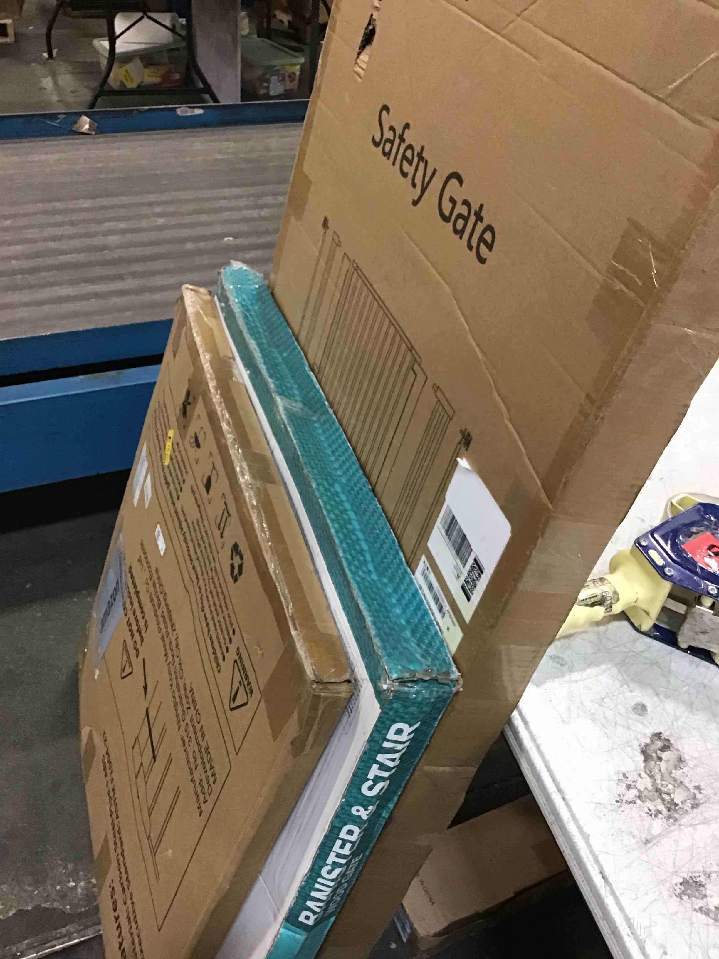 https://s3.amazonaws.com/lotting-images-prod/bidfta/RED6765617_1722910817738.jpeg