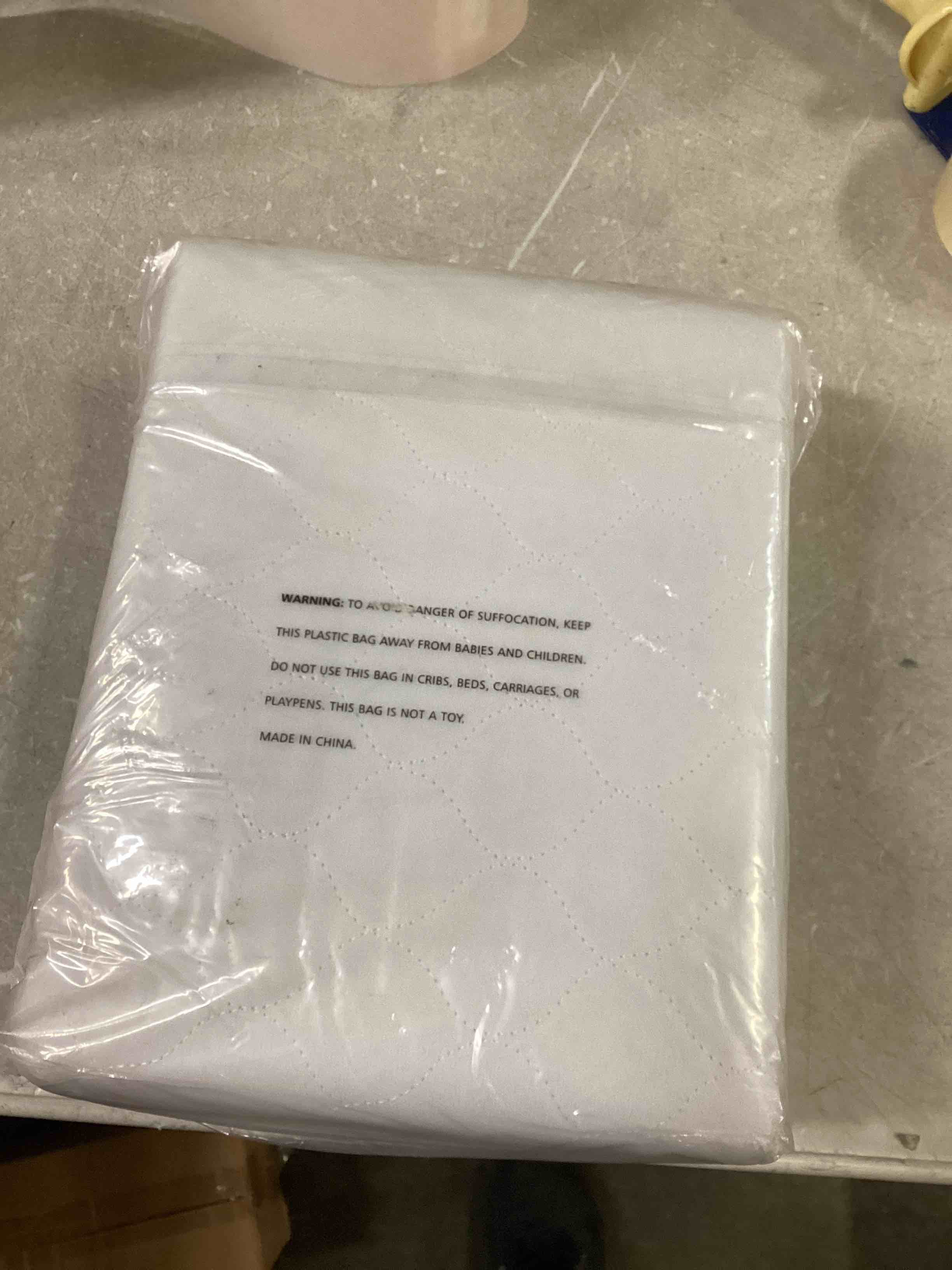 https://s3.amazonaws.com/lotting-images-prod/bidfta/RED6766165_1722979954585.jpeg