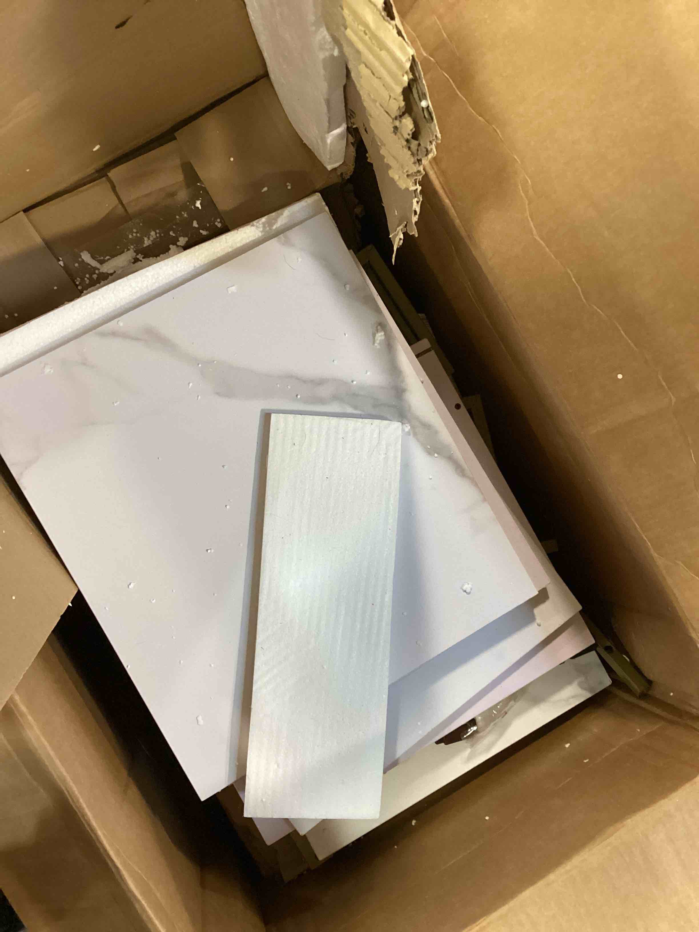 https://s3.amazonaws.com/lotting-images-prod/bidfta/RED6766285_1722899971357.jpeg
