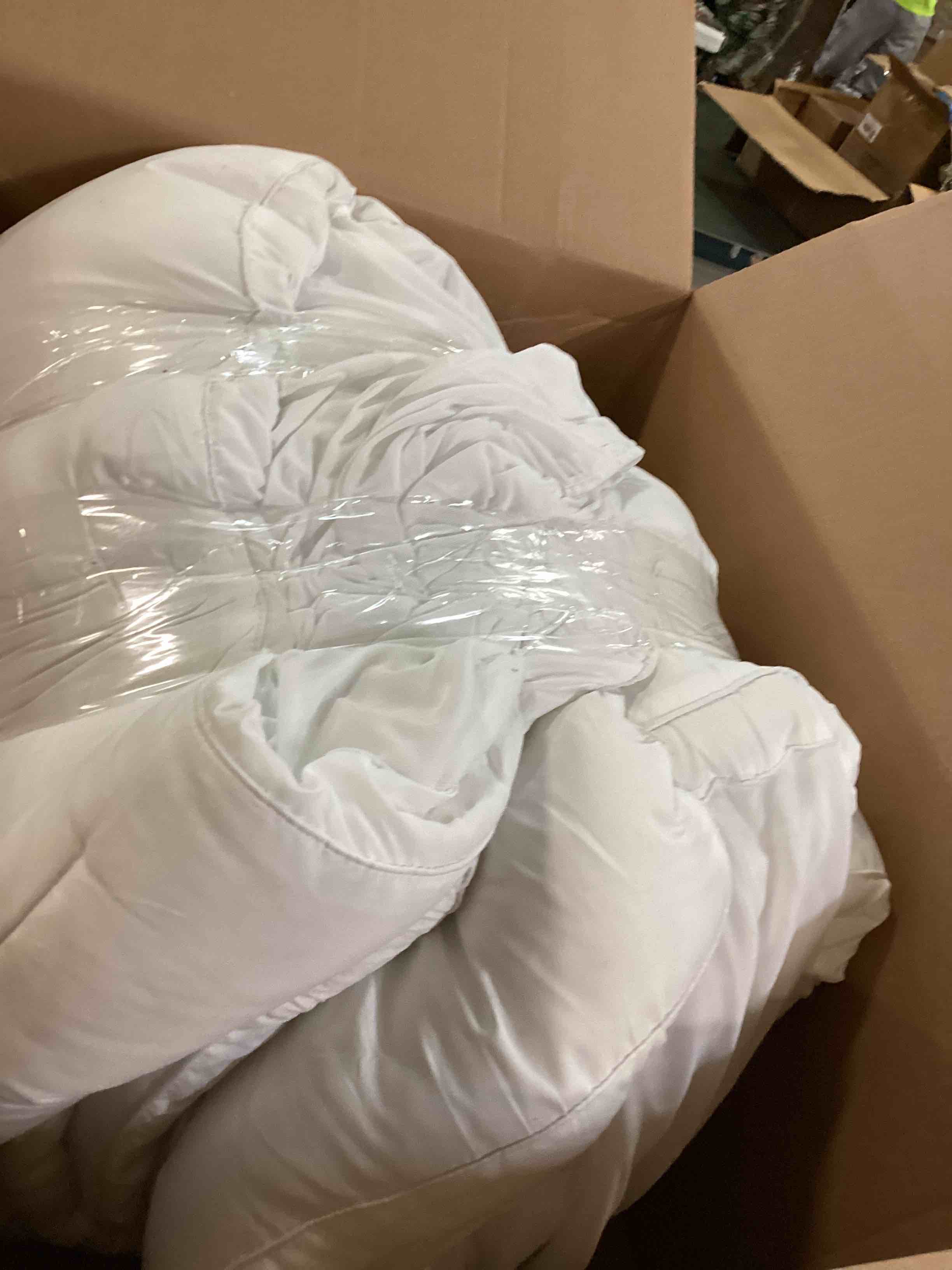 https://s3.amazonaws.com/lotting-images-prod/bidfta/RED6767631_1722961213871.jpeg