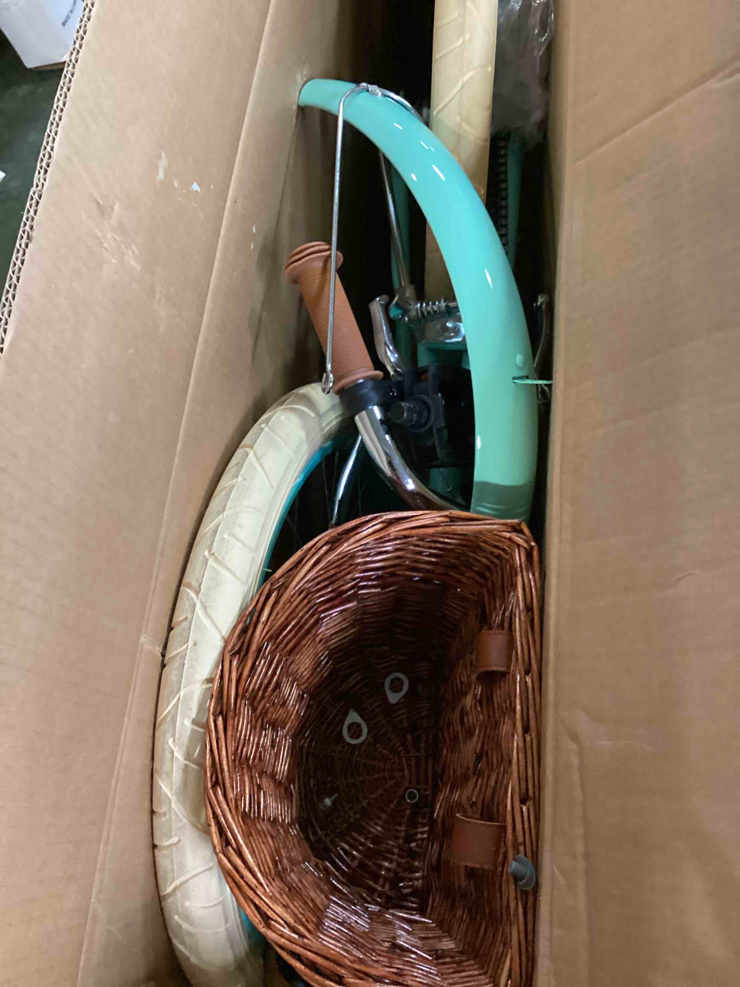 https://s3.amazonaws.com/lotting-images-prod/bidfta/RED6767711_1722974298346.jpeg