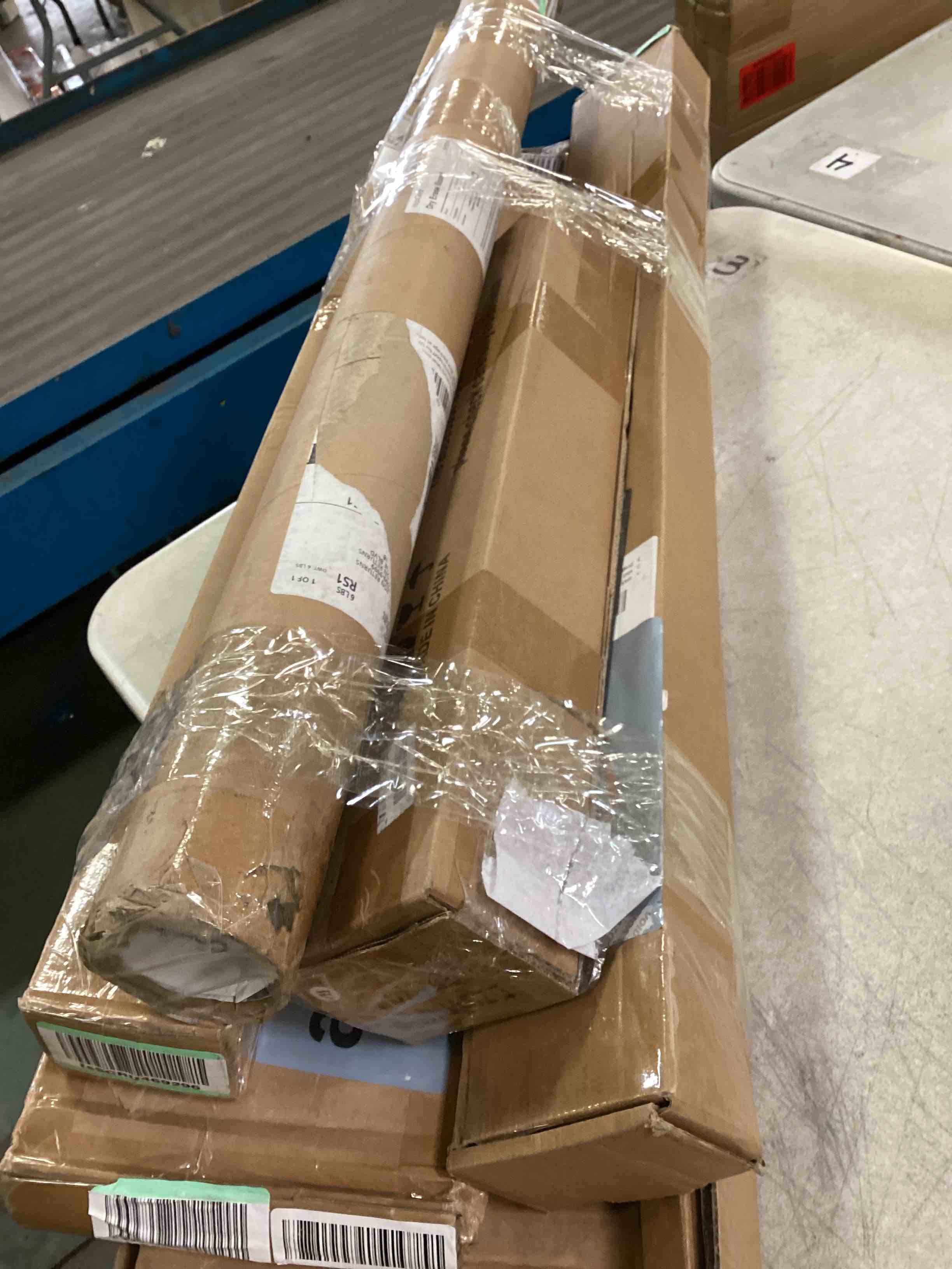 https://s3.amazonaws.com/lotting-images-prod/bidfta/RED6767953_1723129628060.jpeg