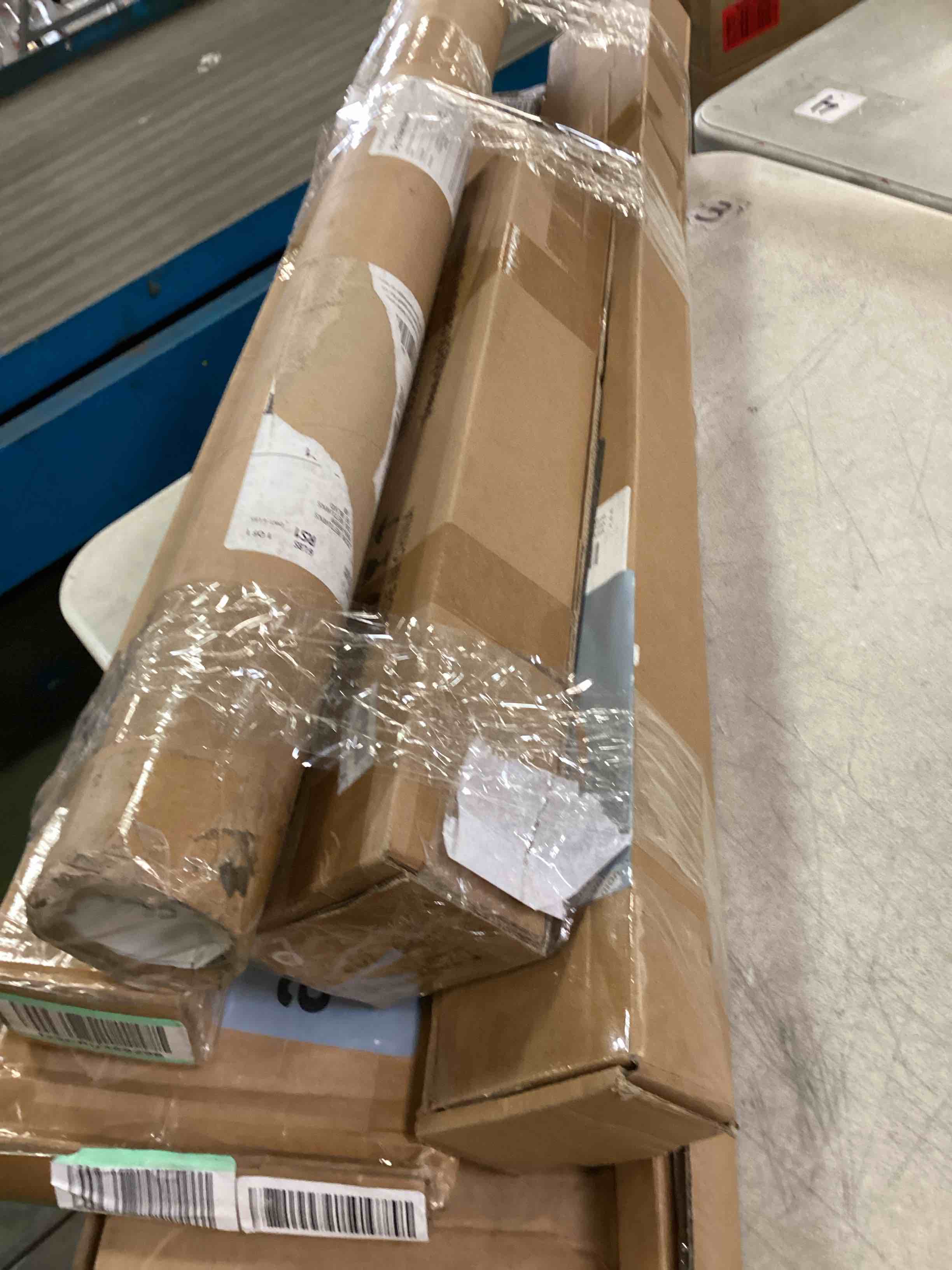 https://s3.amazonaws.com/lotting-images-prod/bidfta/RED6767953_1723129629325.jpeg