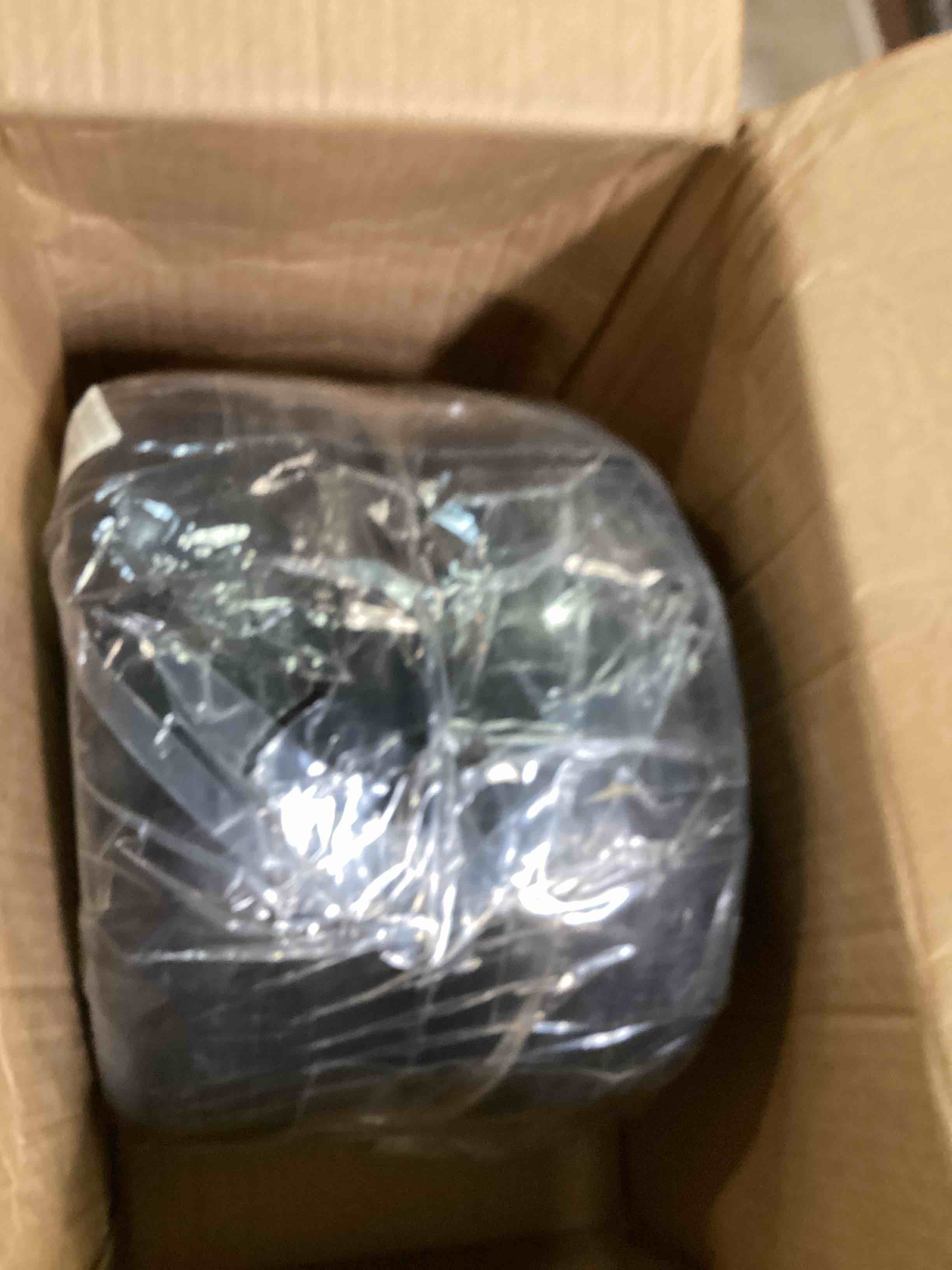 https://s3.amazonaws.com/lotting-images-prod/bidfta/RED6768032_1723137897207.jpeg
