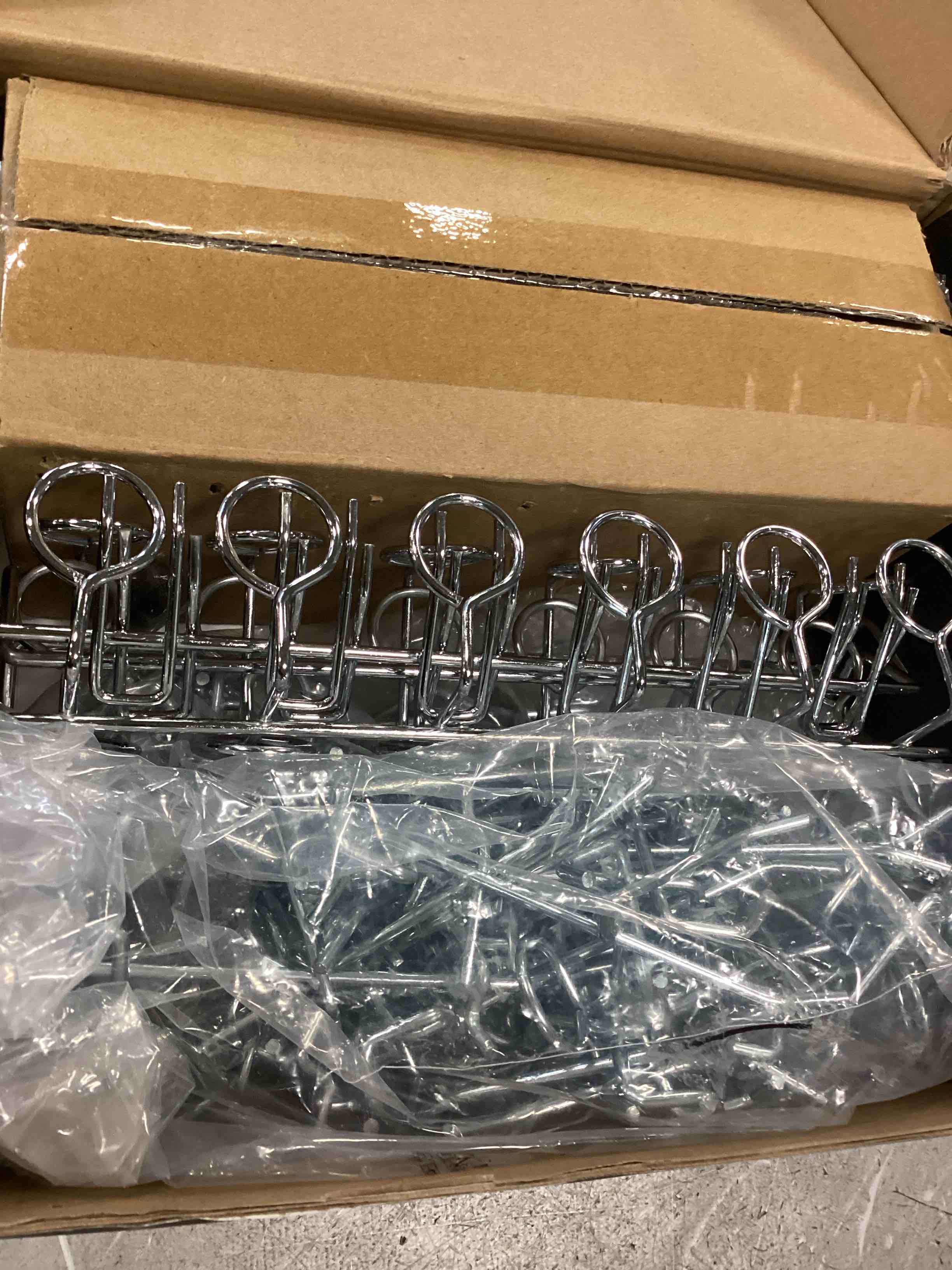 https://s3.amazonaws.com/lotting-images-prod/bidfta/RED6769189_1723232491957.jpeg