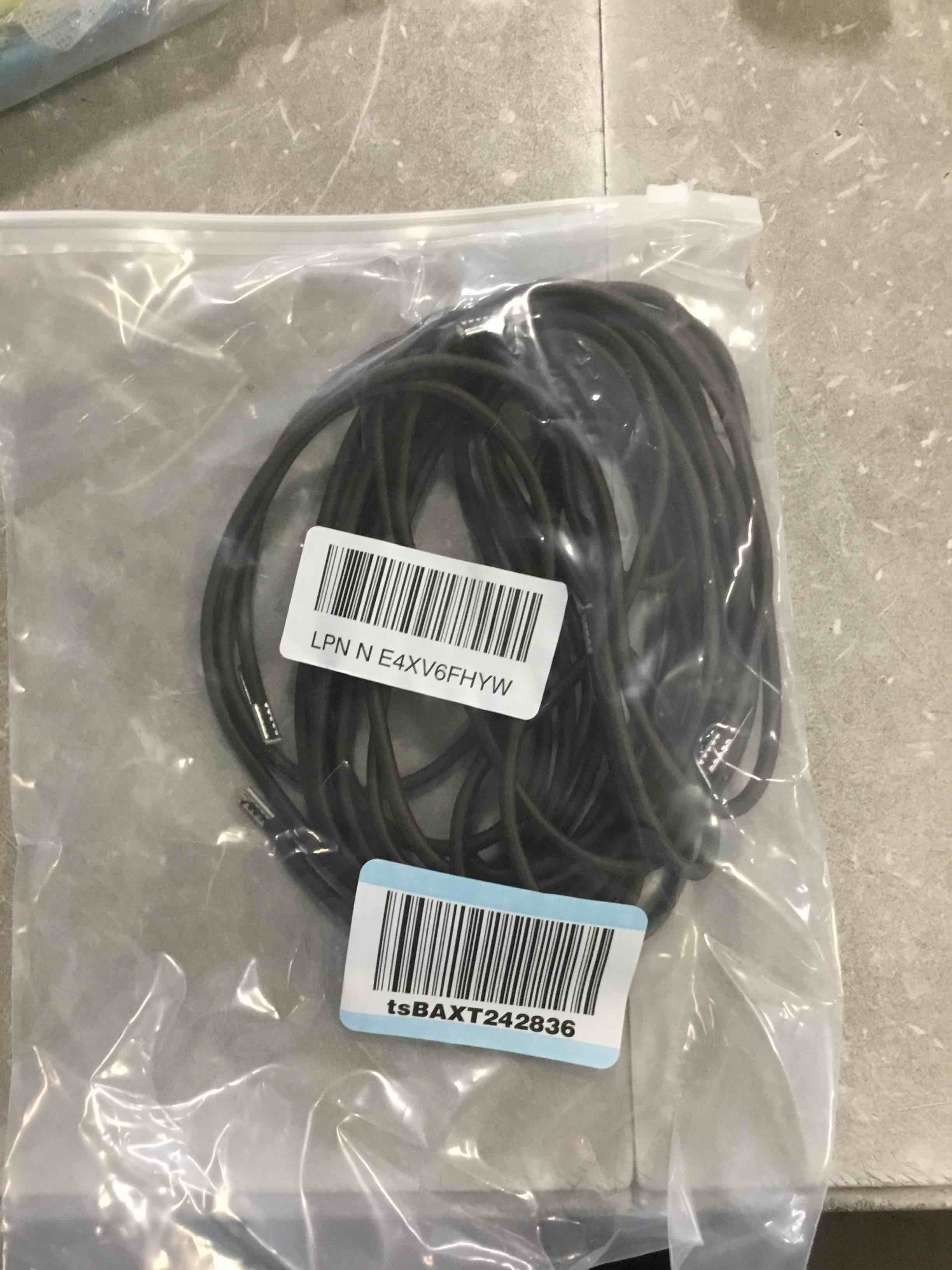 https://s3.amazonaws.com/lotting-images-prod/bidfta/RED6770572_1722861121638.jpeg