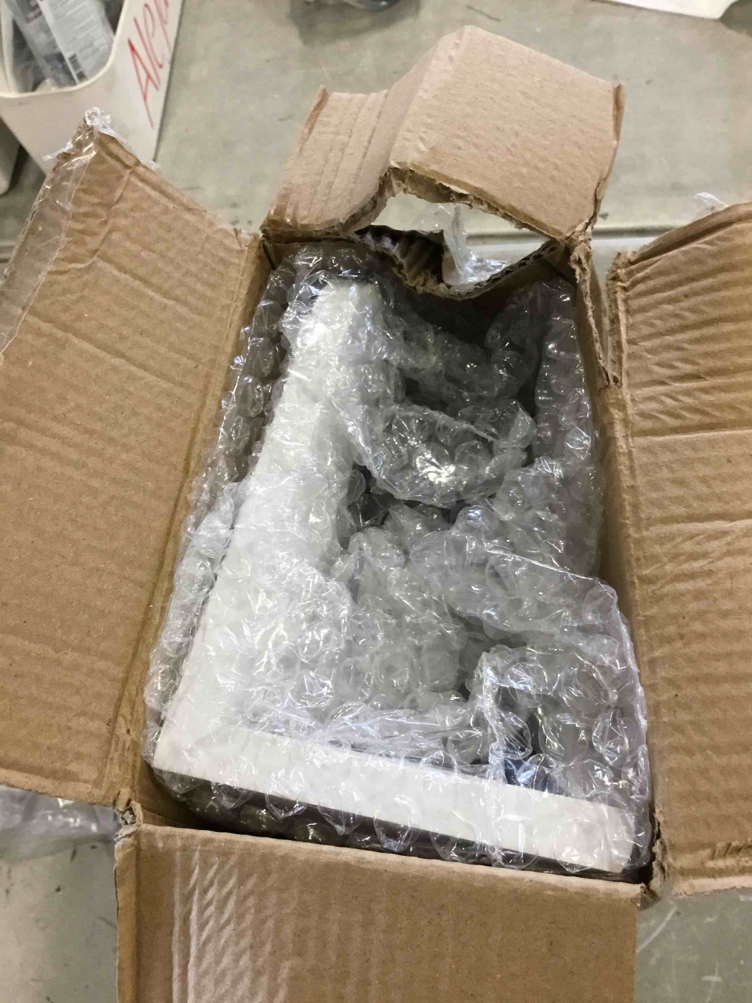 https://s3.amazonaws.com/lotting-images-prod/bidfta/RED6770943_1722885926017.jpeg
