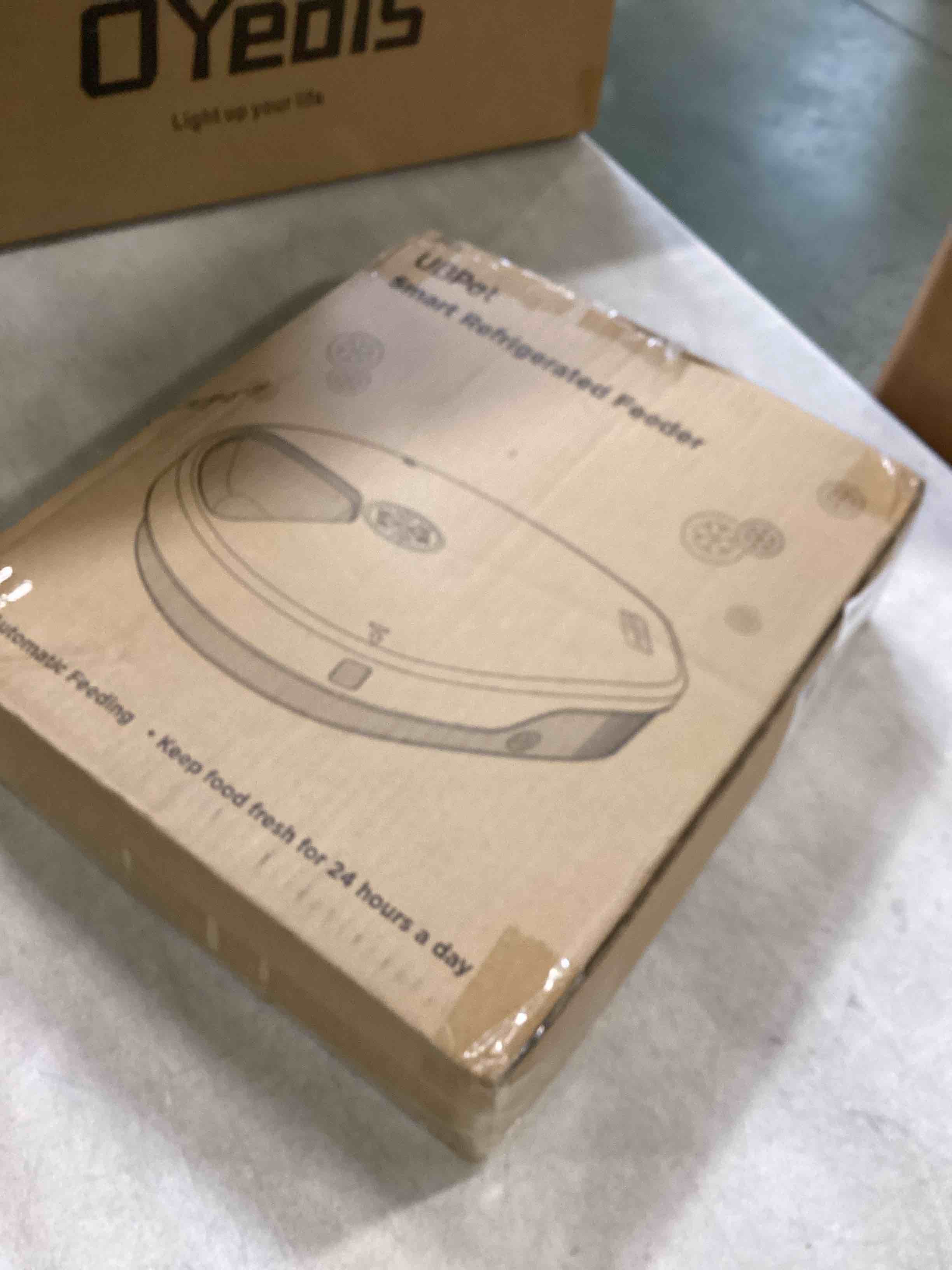 https://s3.amazonaws.com/lotting-images-prod/bidfta/RED6772266_1722438471244.jpeg