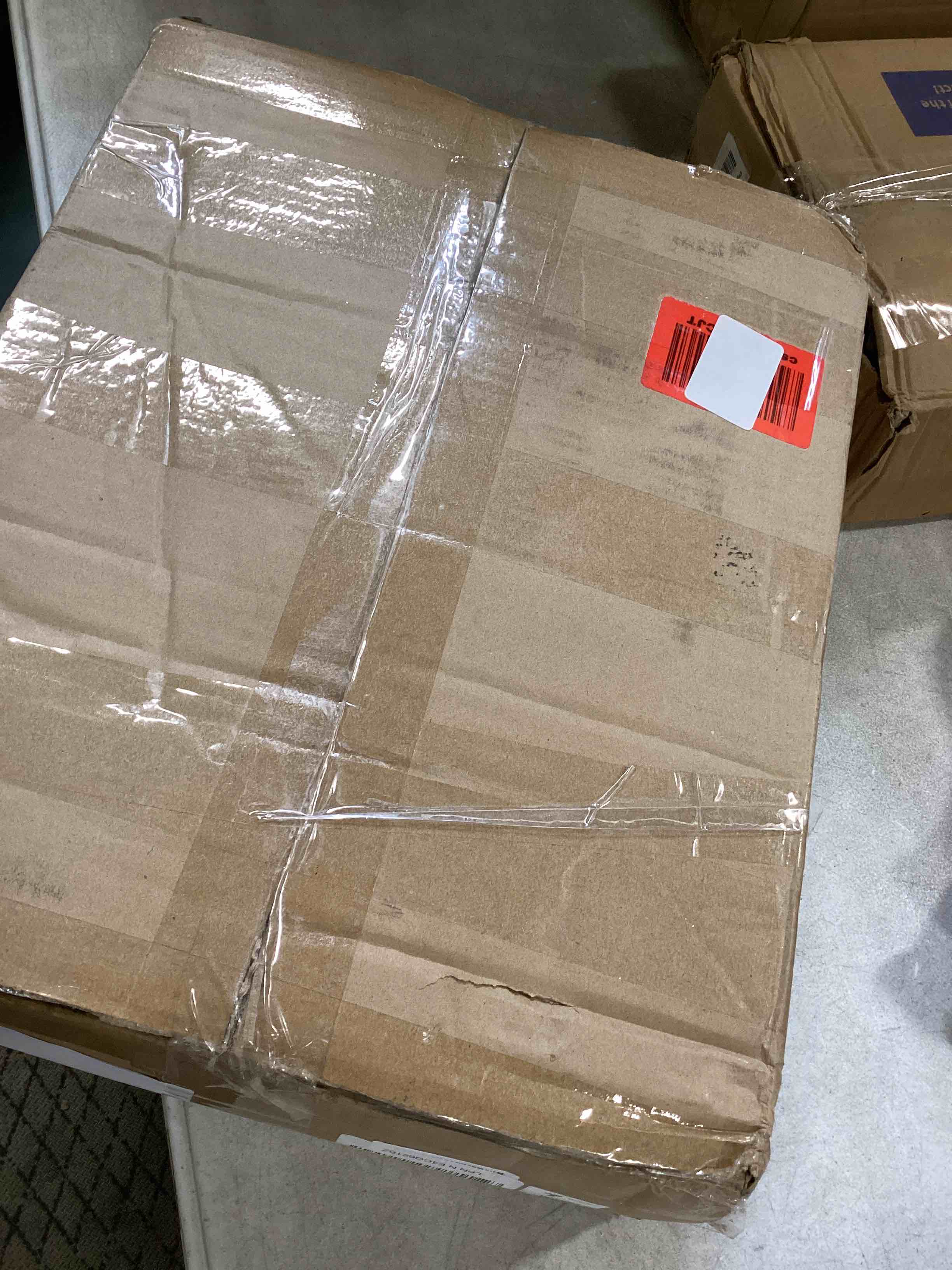 https://s3.amazonaws.com/lotting-images-prod/bidfta/RED6772905_1722524570630.jpeg