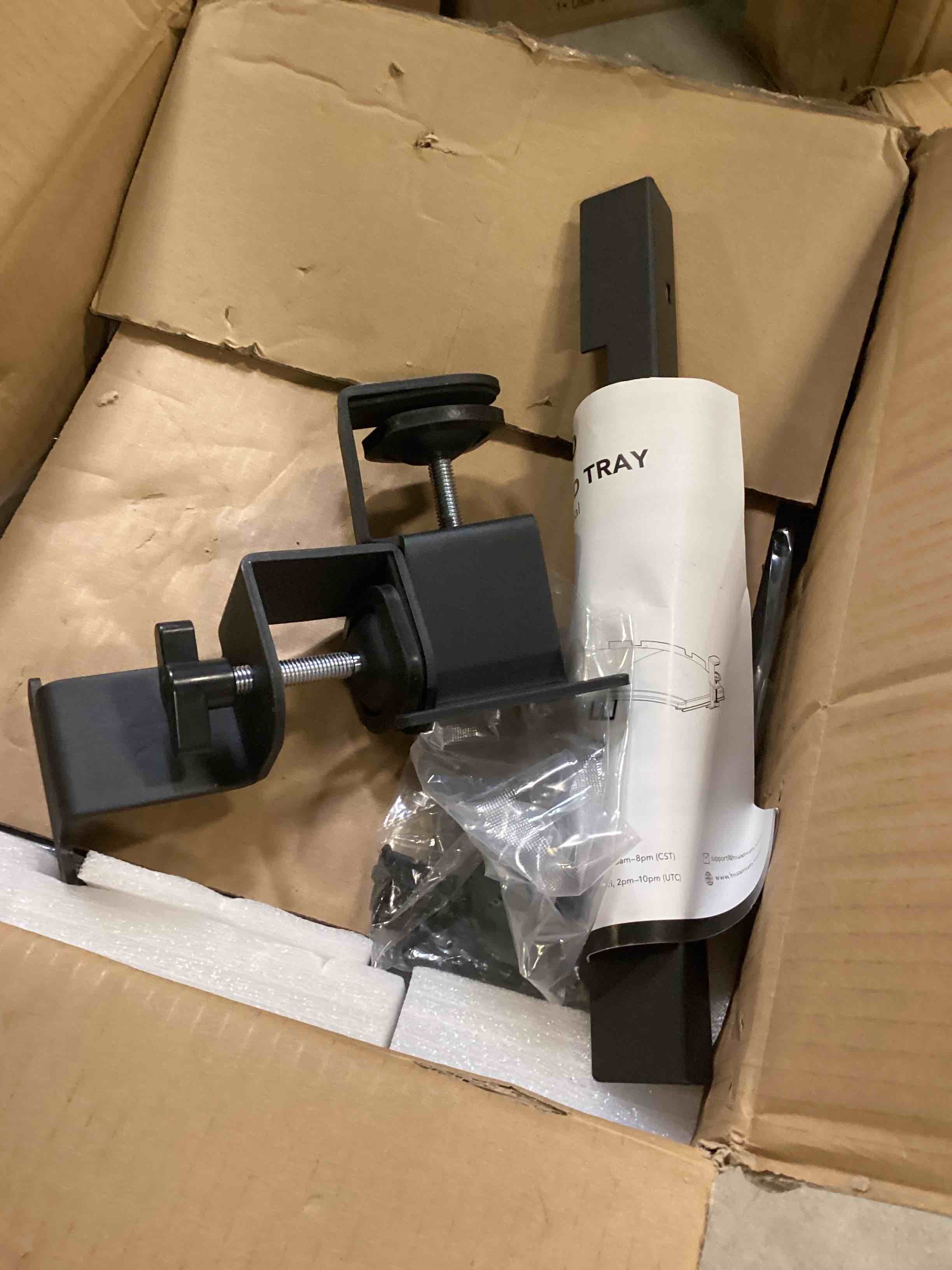 https://s3.amazonaws.com/lotting-images-prod/bidfta/RED6772905_1722524586991.jpeg