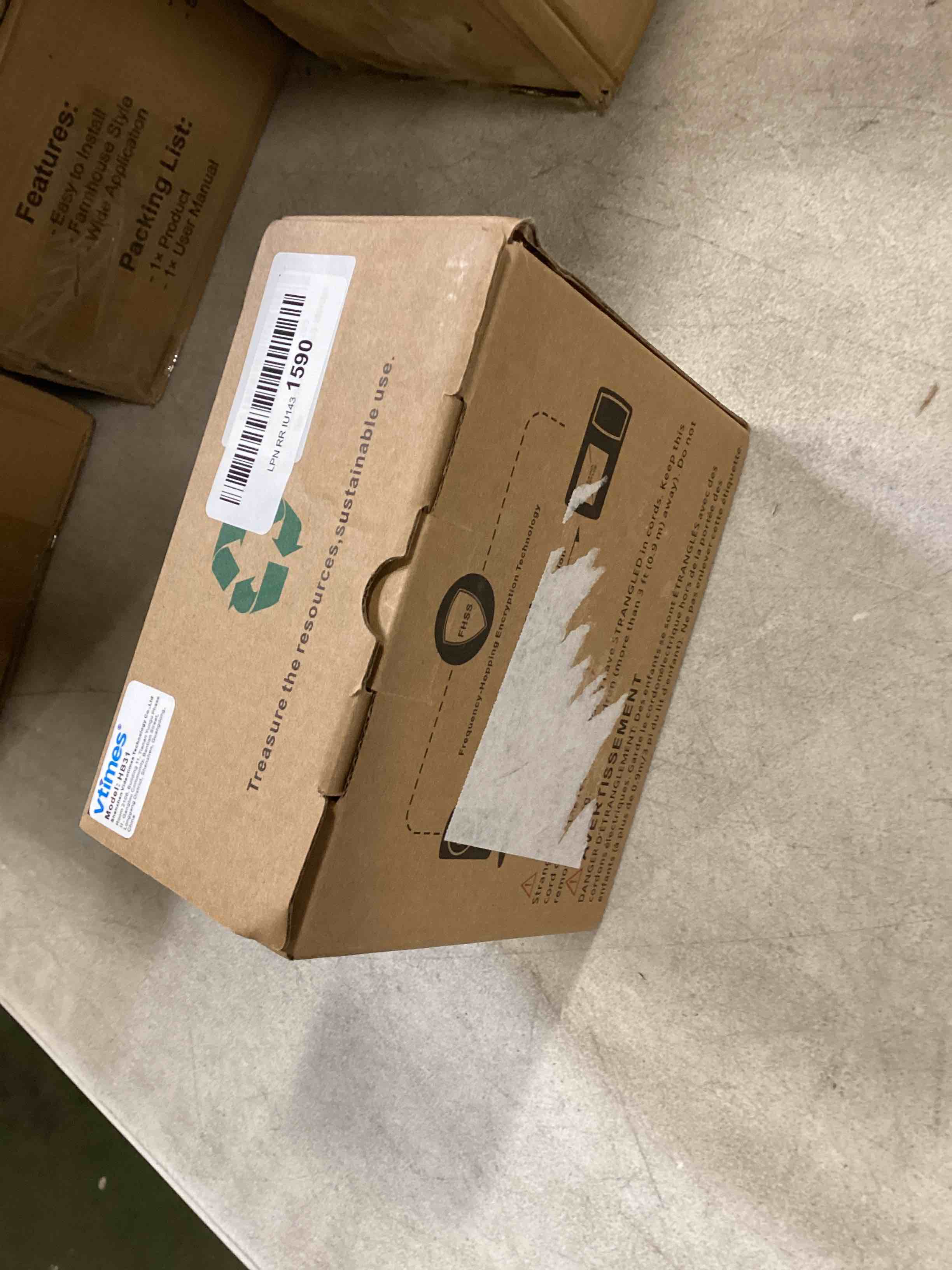 https://s3.amazonaws.com/lotting-images-prod/bidfta/RED6772912_1722524941871.jpeg