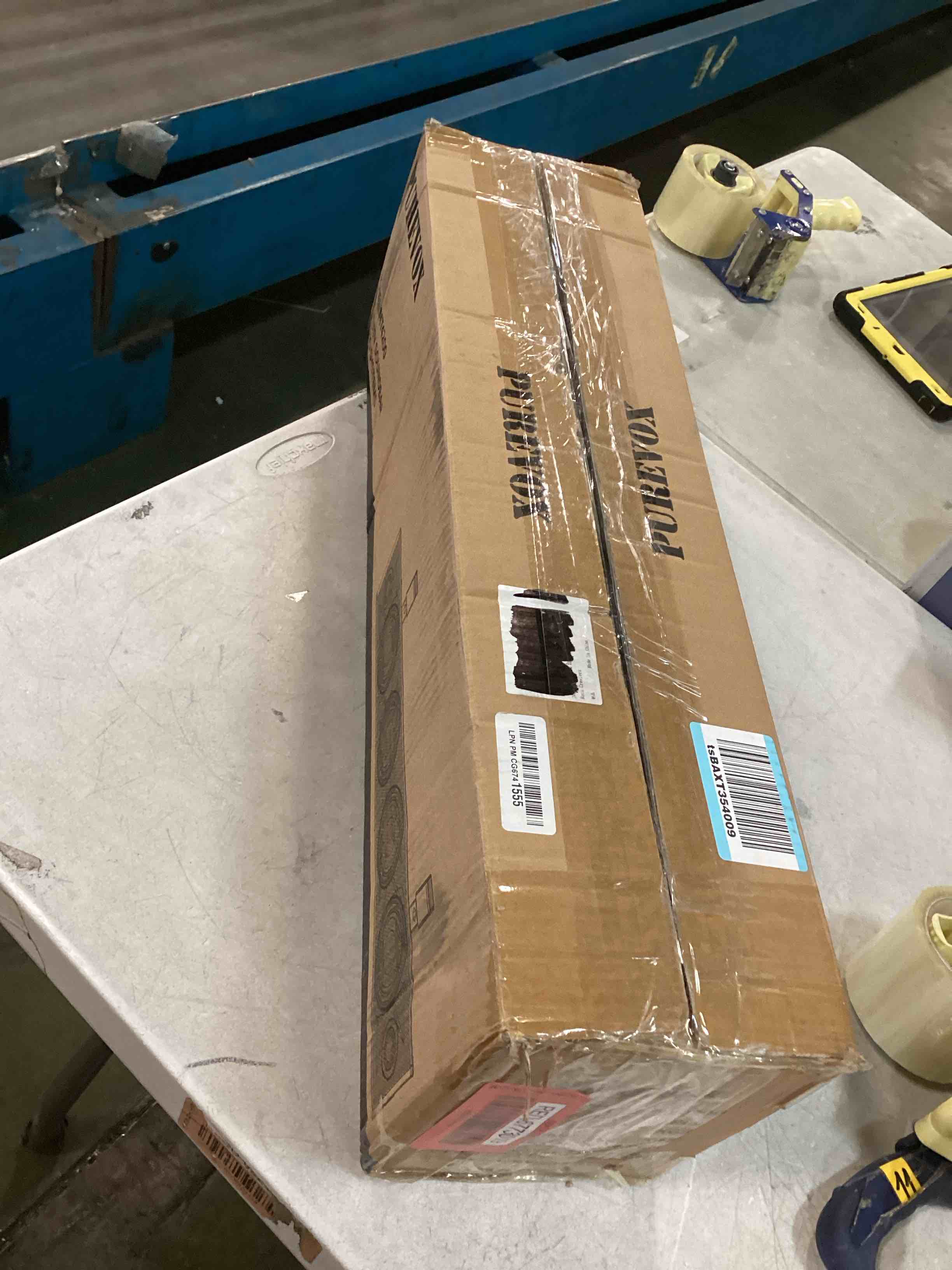 https://s3.amazonaws.com/lotting-images-prod/bidfta/RED6773019_1722874434805.jpeg