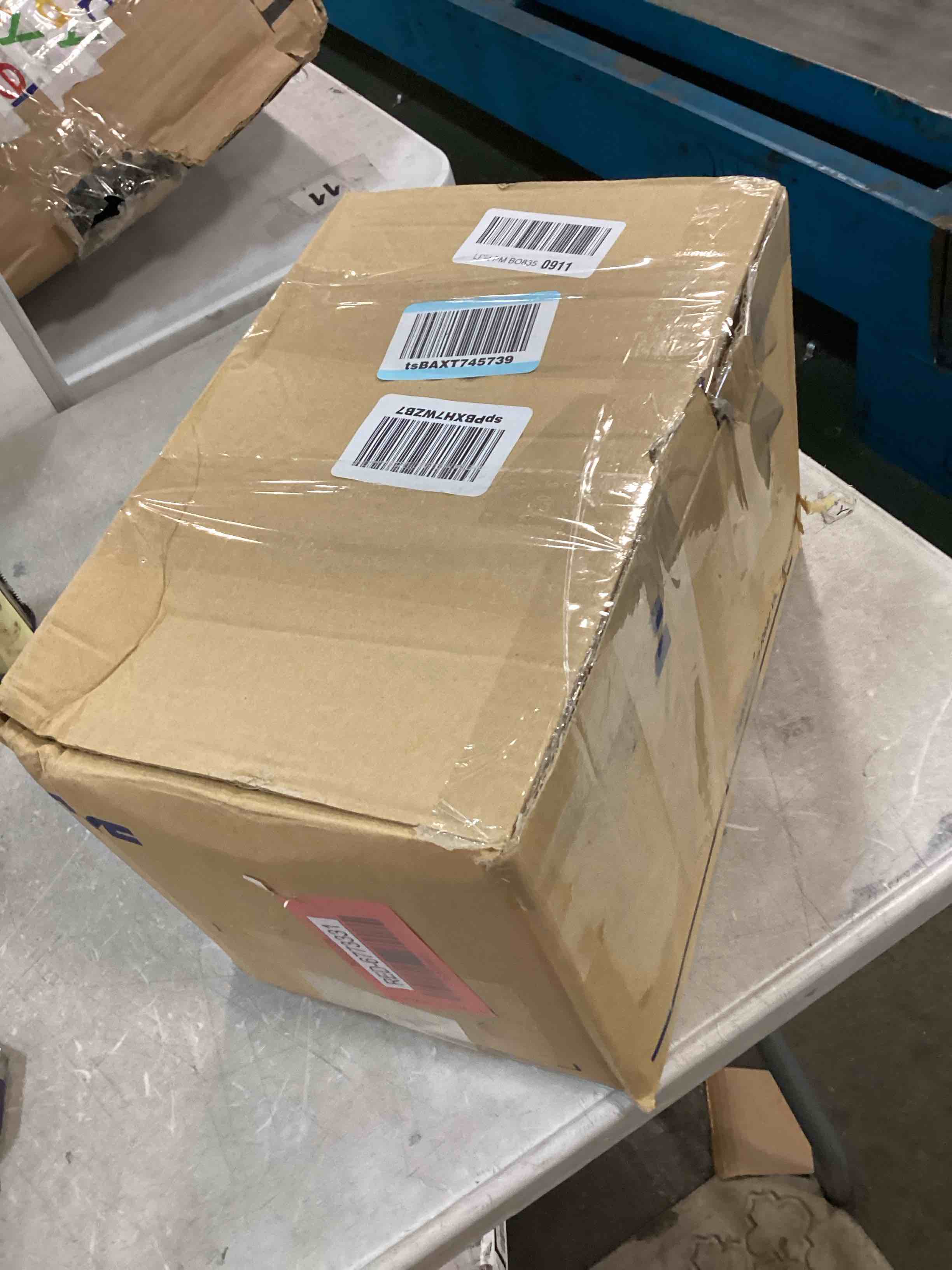 https://s3.amazonaws.com/lotting-images-prod/bidfta/RED6773331_1722966311942.jpeg