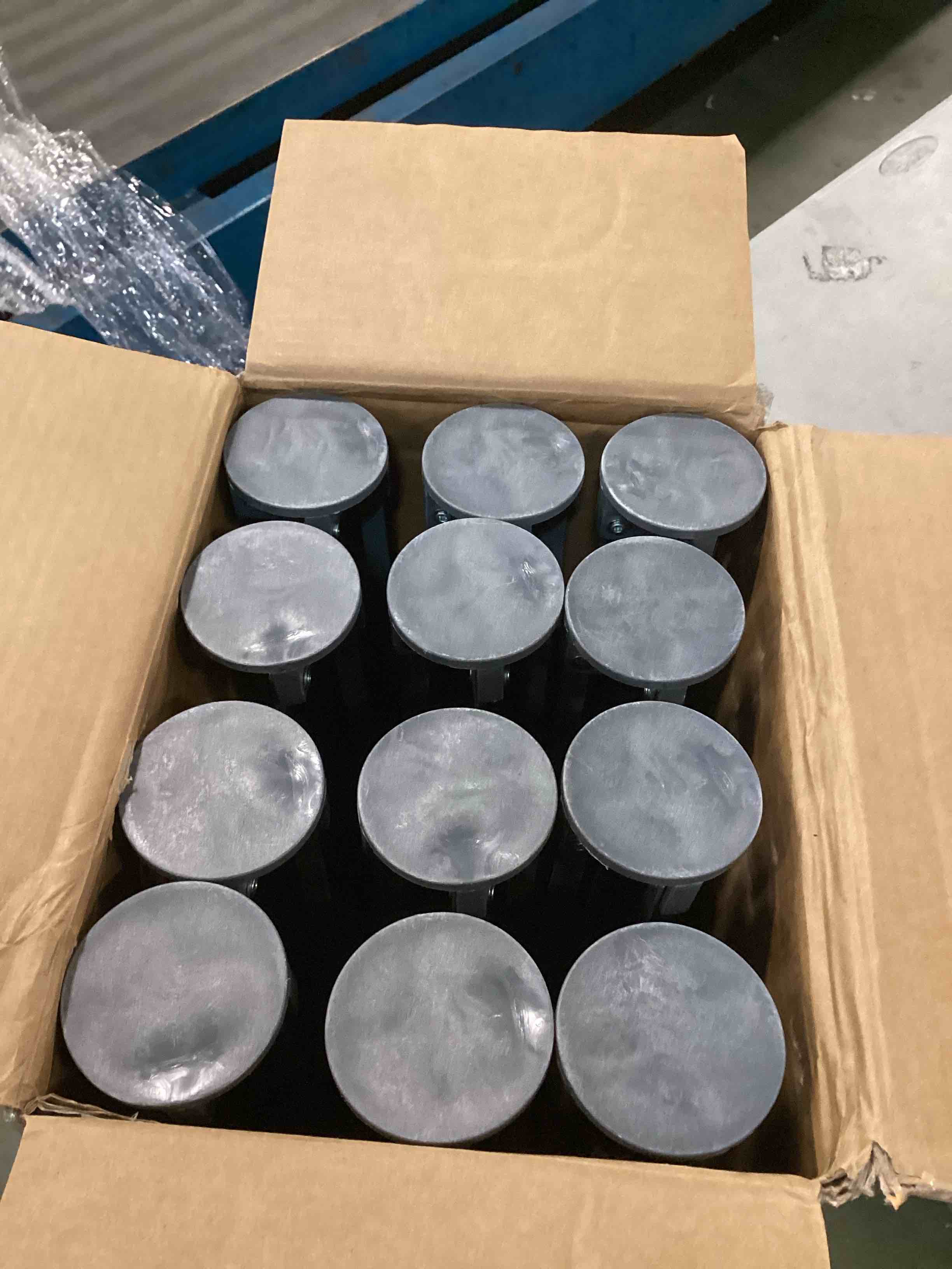 https://s3.amazonaws.com/lotting-images-prod/bidfta/RED6773478_1723044296398.jpeg