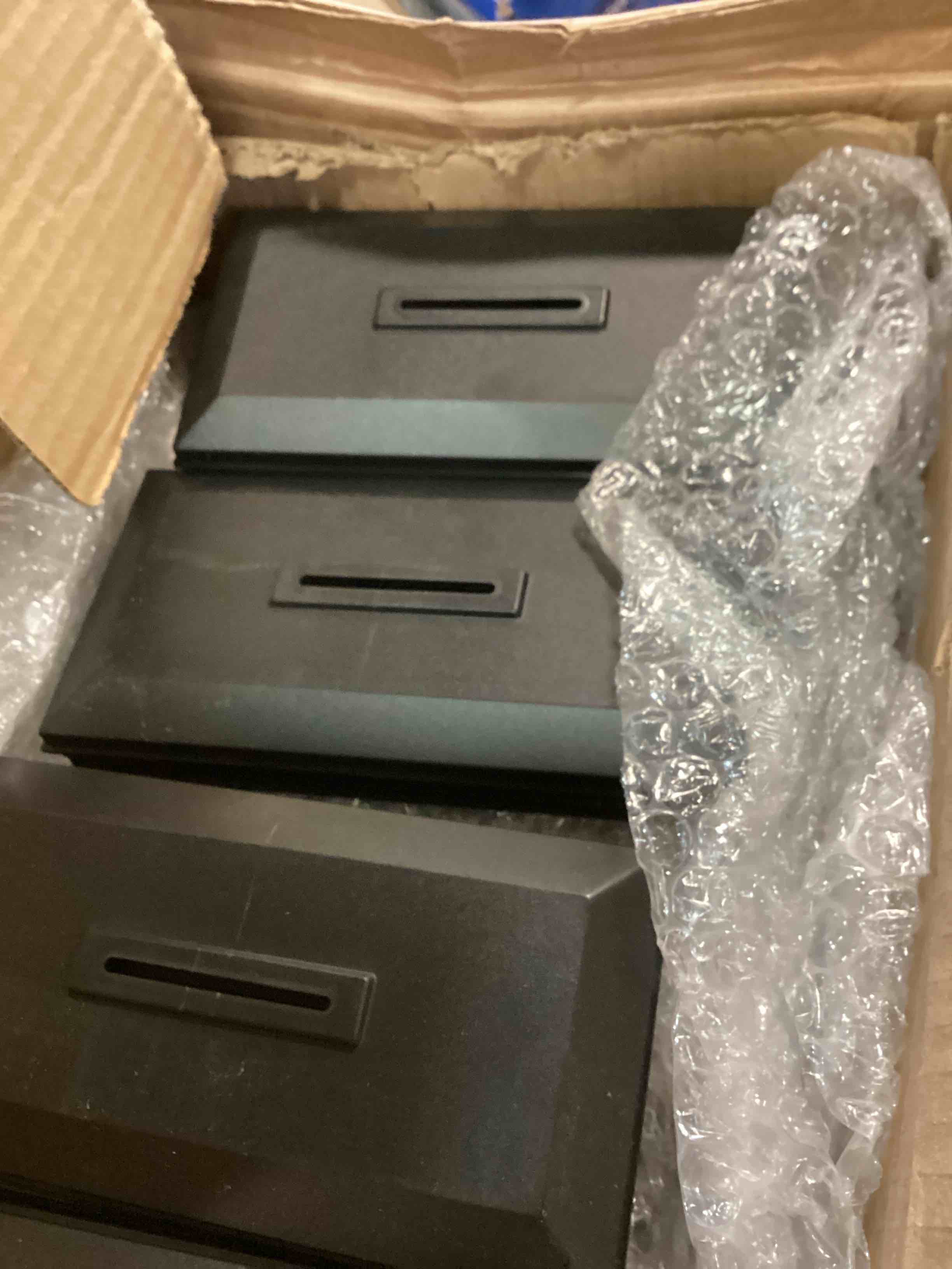 https://s3.amazonaws.com/lotting-images-prod/bidfta/RED6774736_1722353970248.jpeg