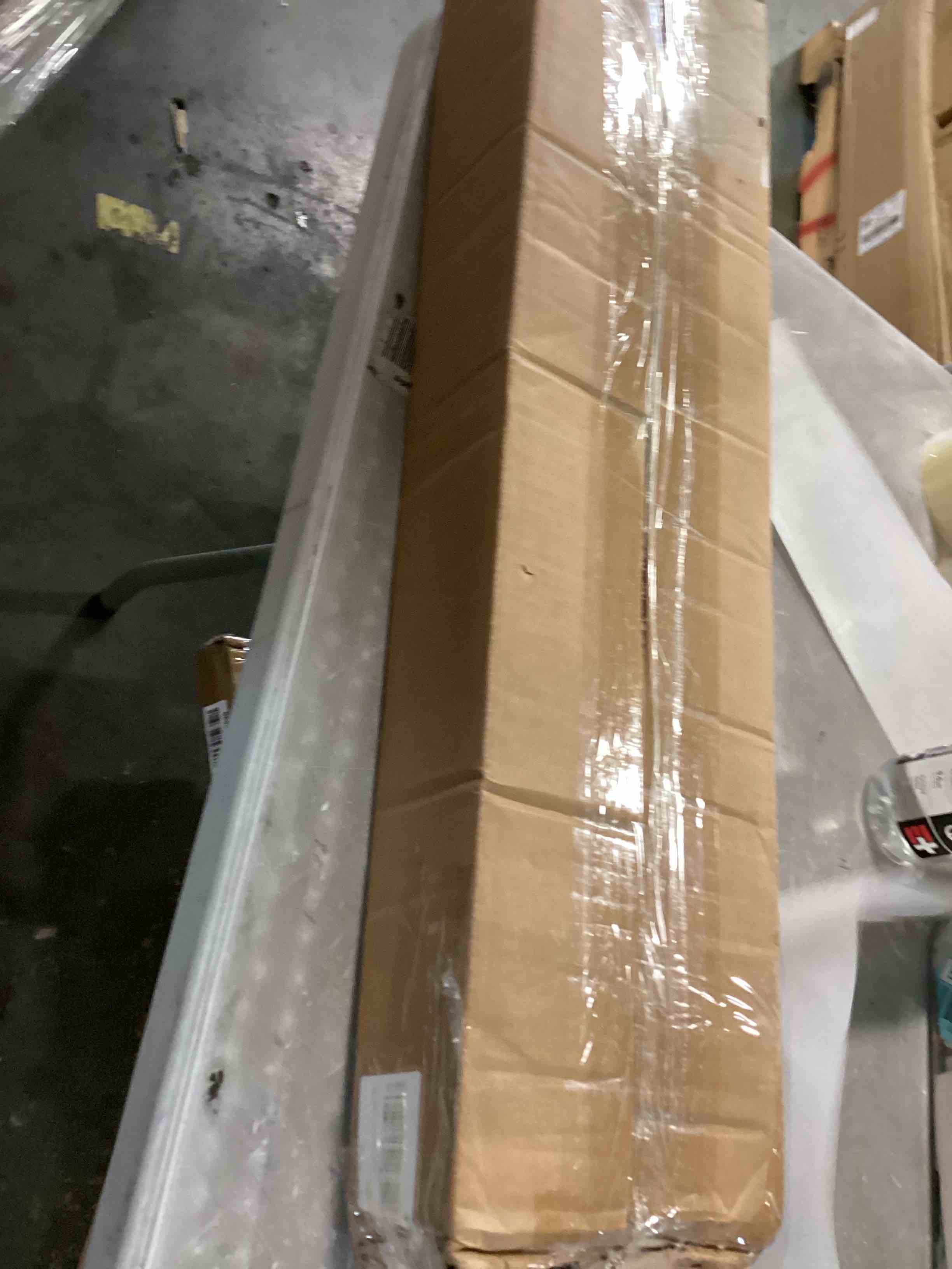 https://s3.amazonaws.com/lotting-images-prod/bidfta/RED6775213_1722516662834.jpeg