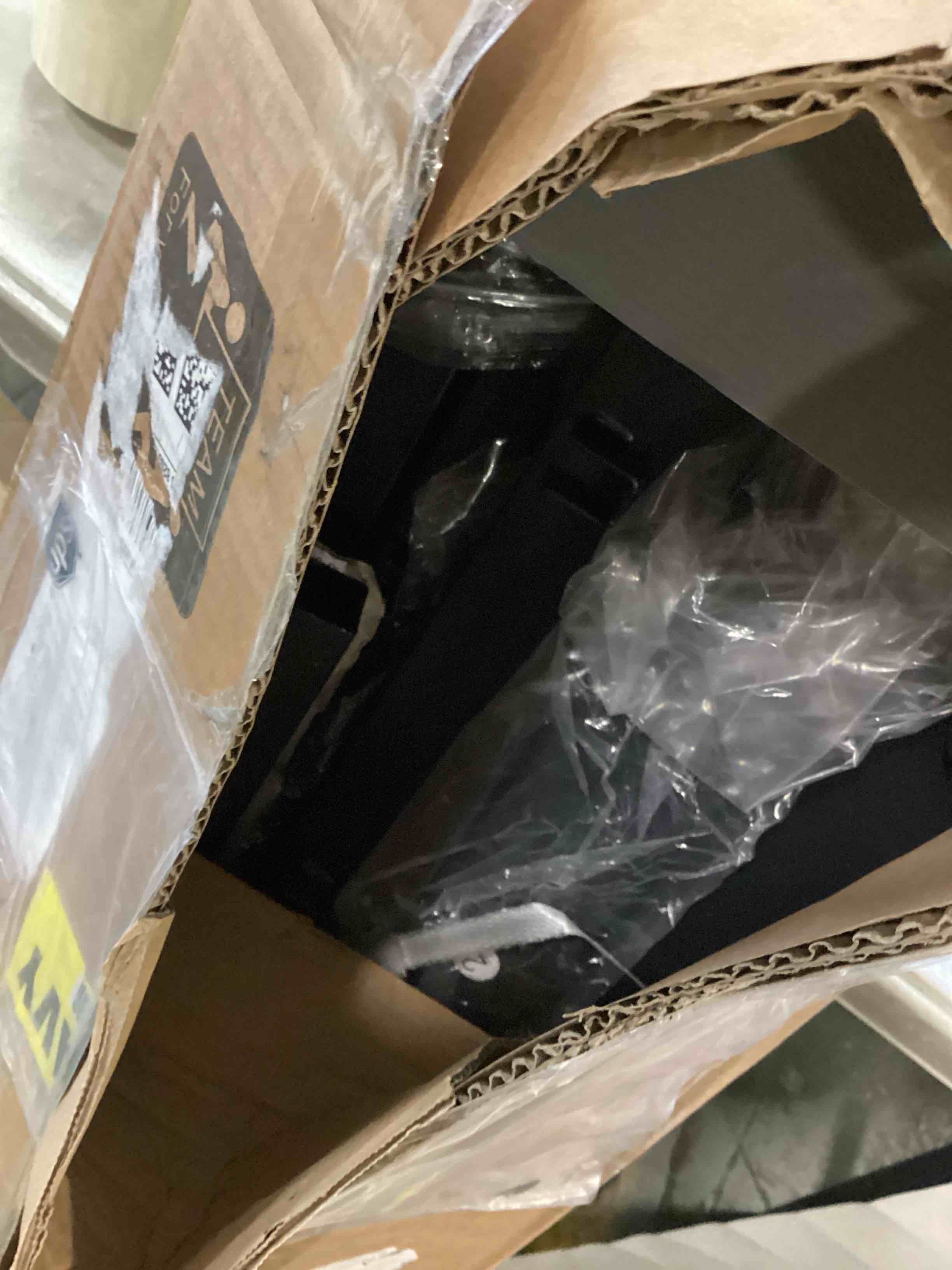https://s3.amazonaws.com/lotting-images-prod/bidfta/RED6776020_1722881249516.jpeg