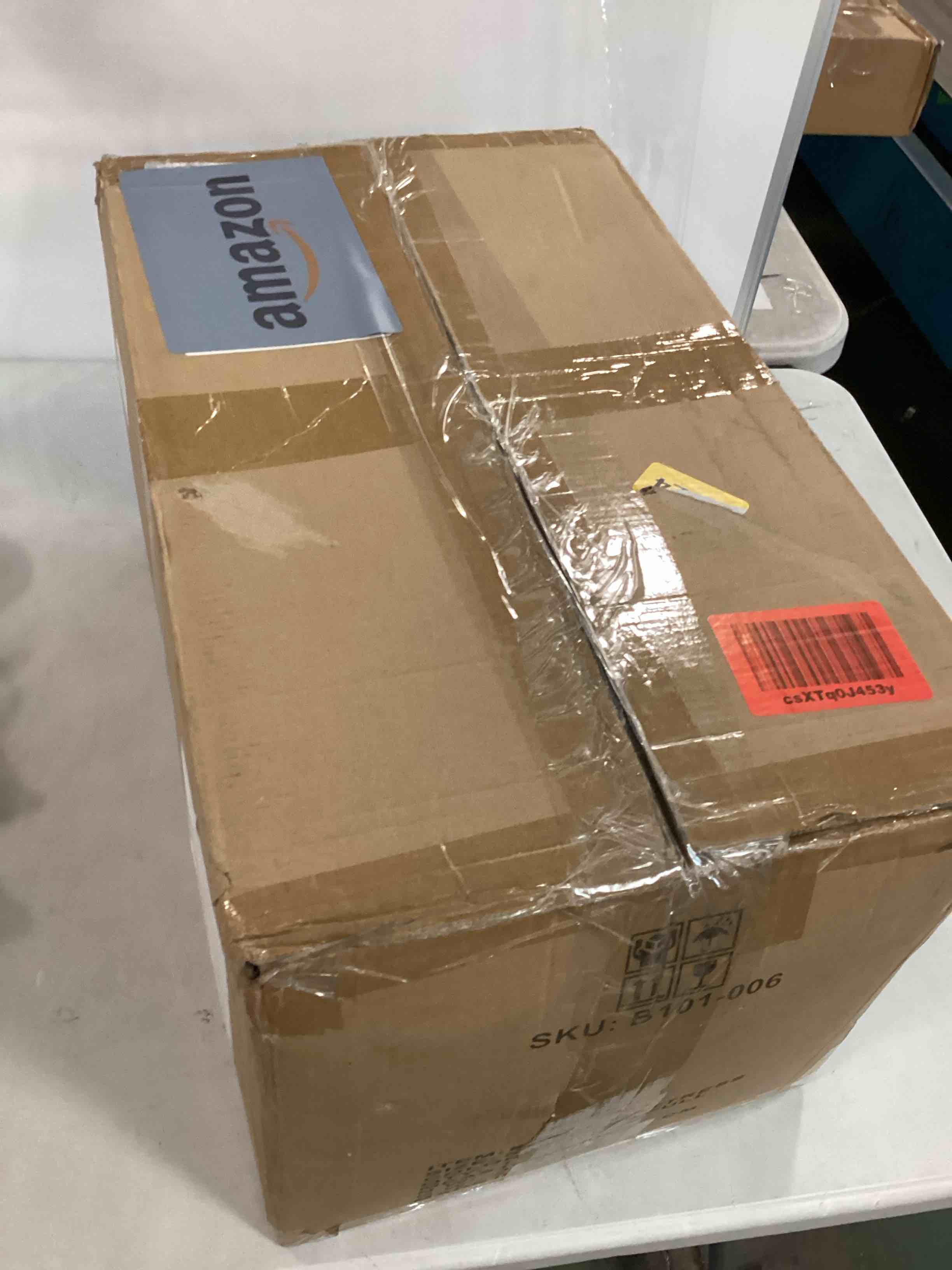 https://s3.amazonaws.com/lotting-images-prod/bidfta/RED6776127_1722946363092.jpeg