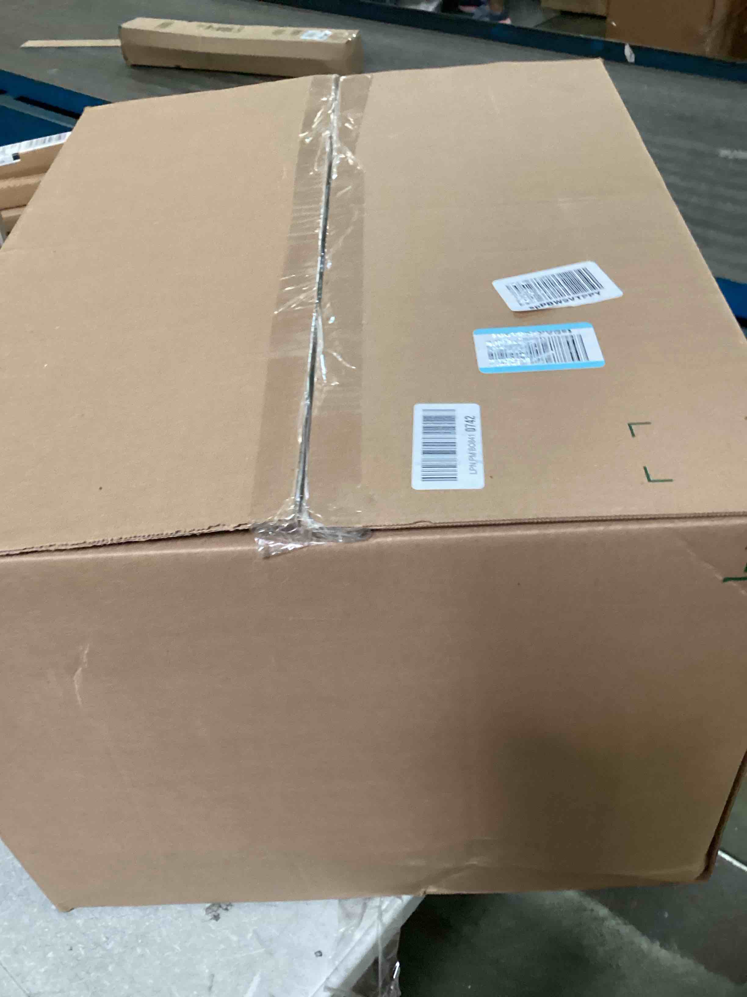 https://s3.amazonaws.com/lotting-images-prod/bidfta/RED6776630_1723138495282.jpeg