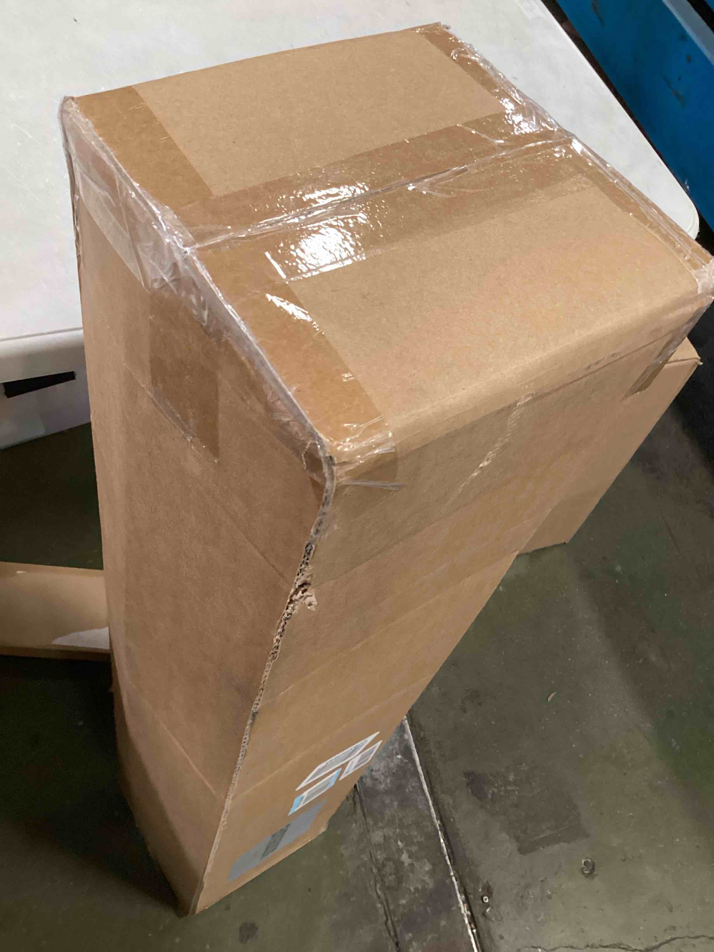 https://s3.amazonaws.com/lotting-images-prod/bidfta/RED6777072_1723485171874.jpeg
