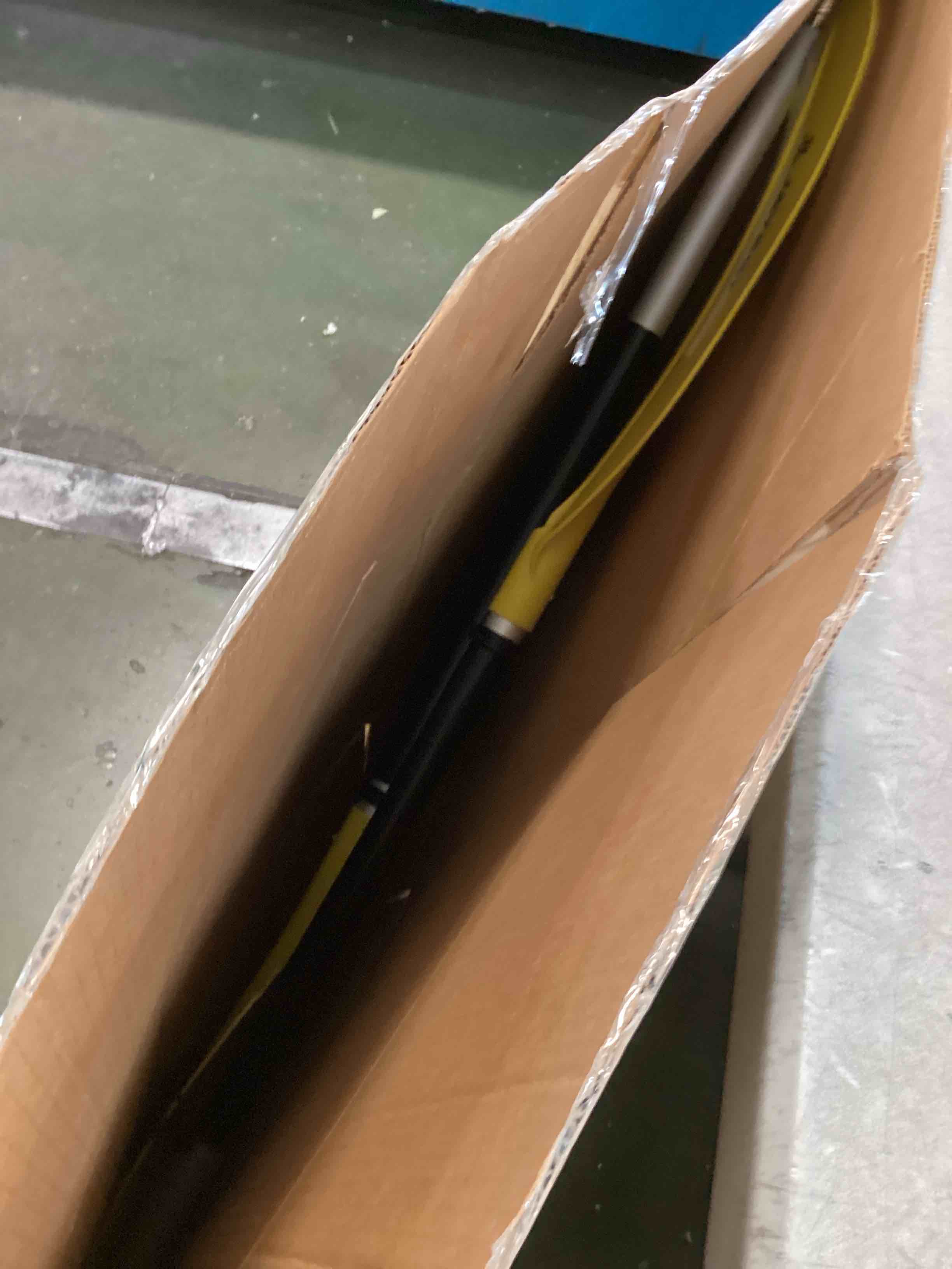 https://s3.amazonaws.com/lotting-images-prod/bidfta/RED6777246_1723564694366.jpeg