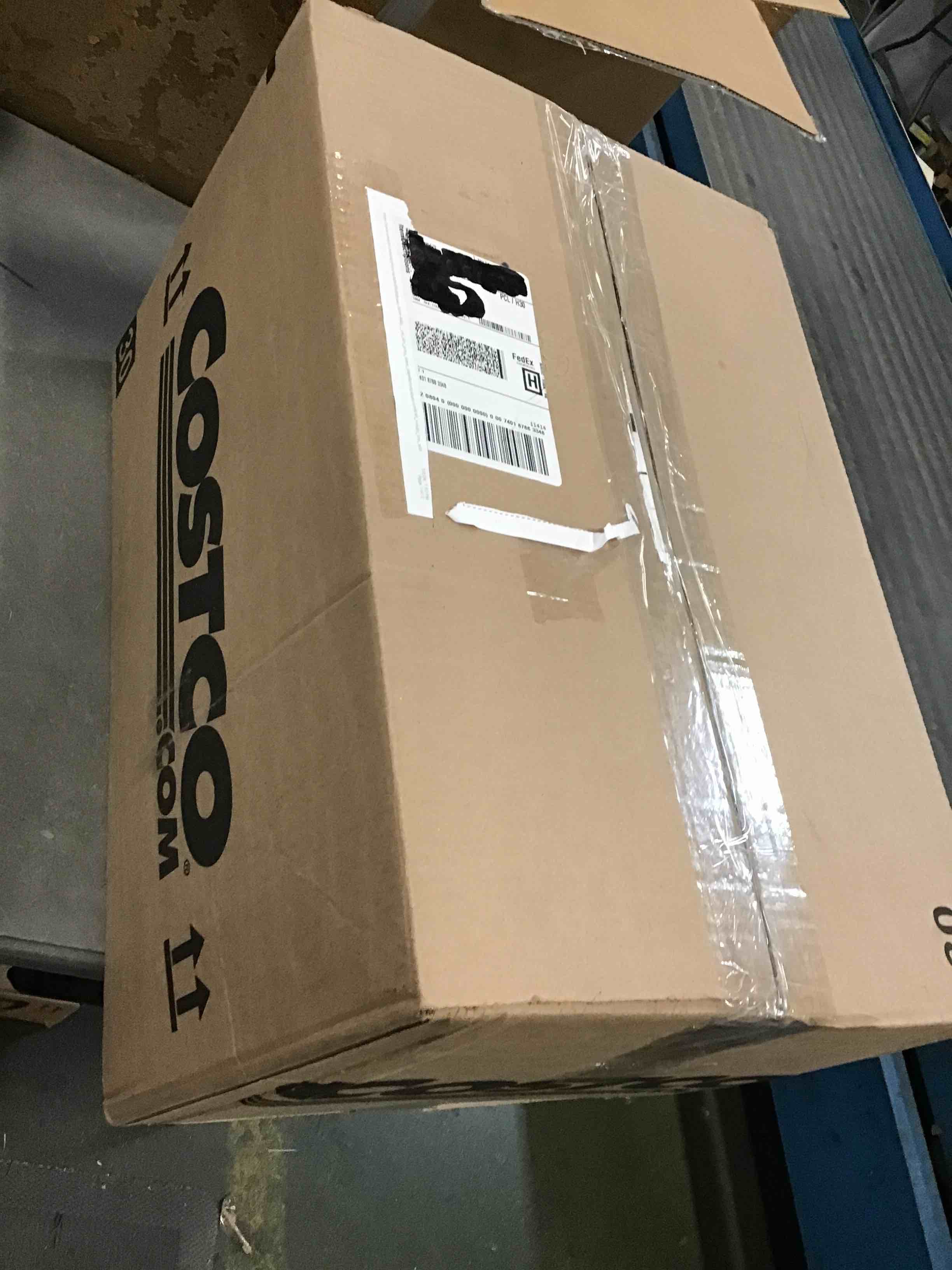 https://s3.amazonaws.com/lotting-images-prod/bidfta/RED6777886_1722259501844.jpeg